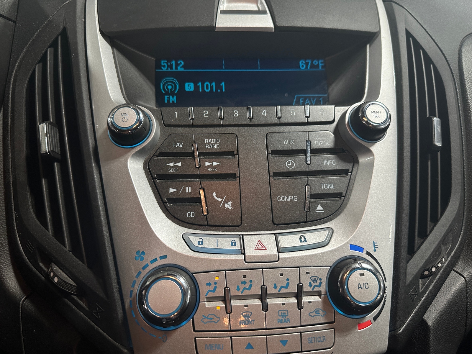 Thumbnail: 2015 Chevrolet Equinox - 4
