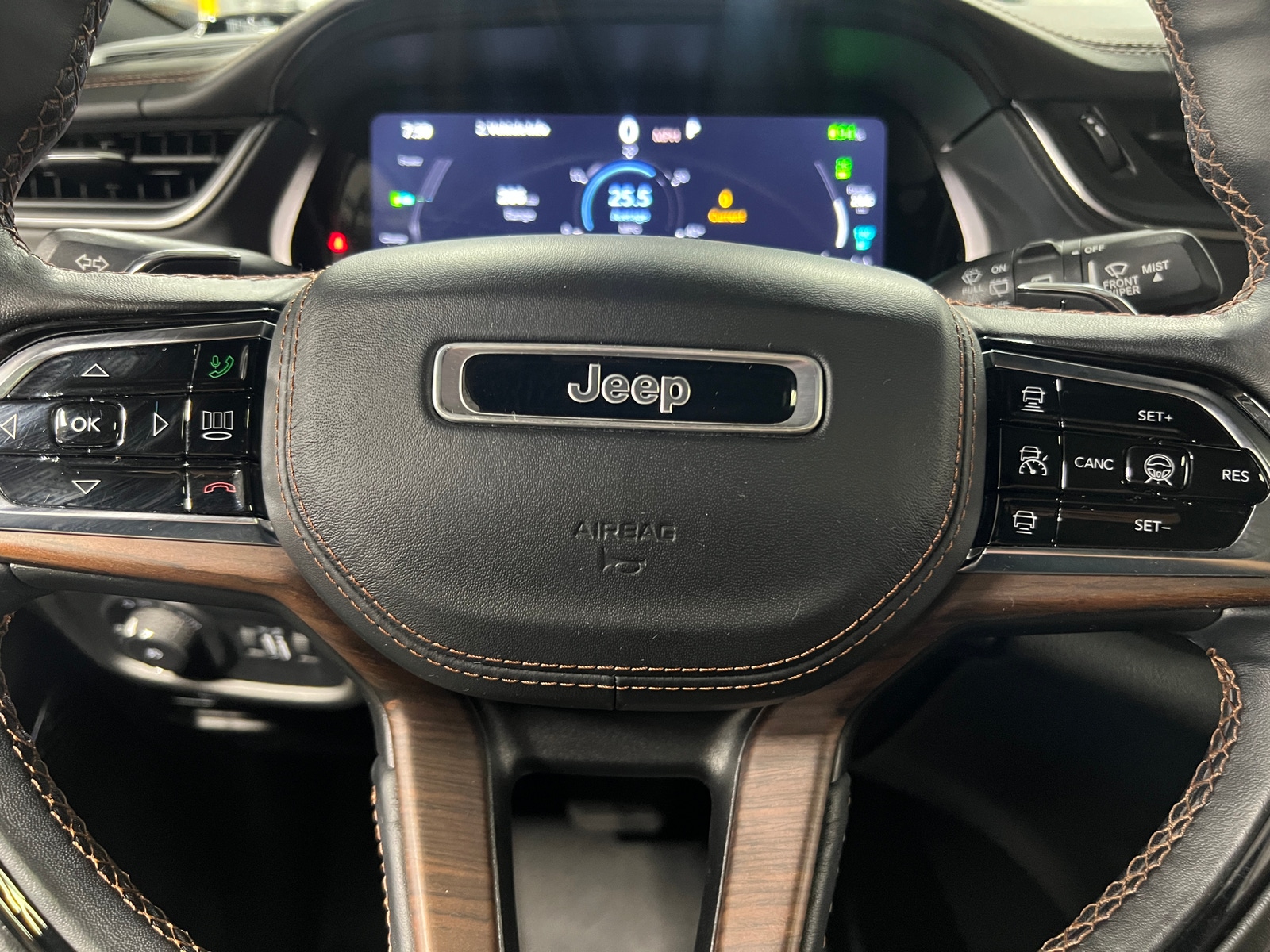 Thumbnail: 2022 Jeep Grand Cherokee - 4