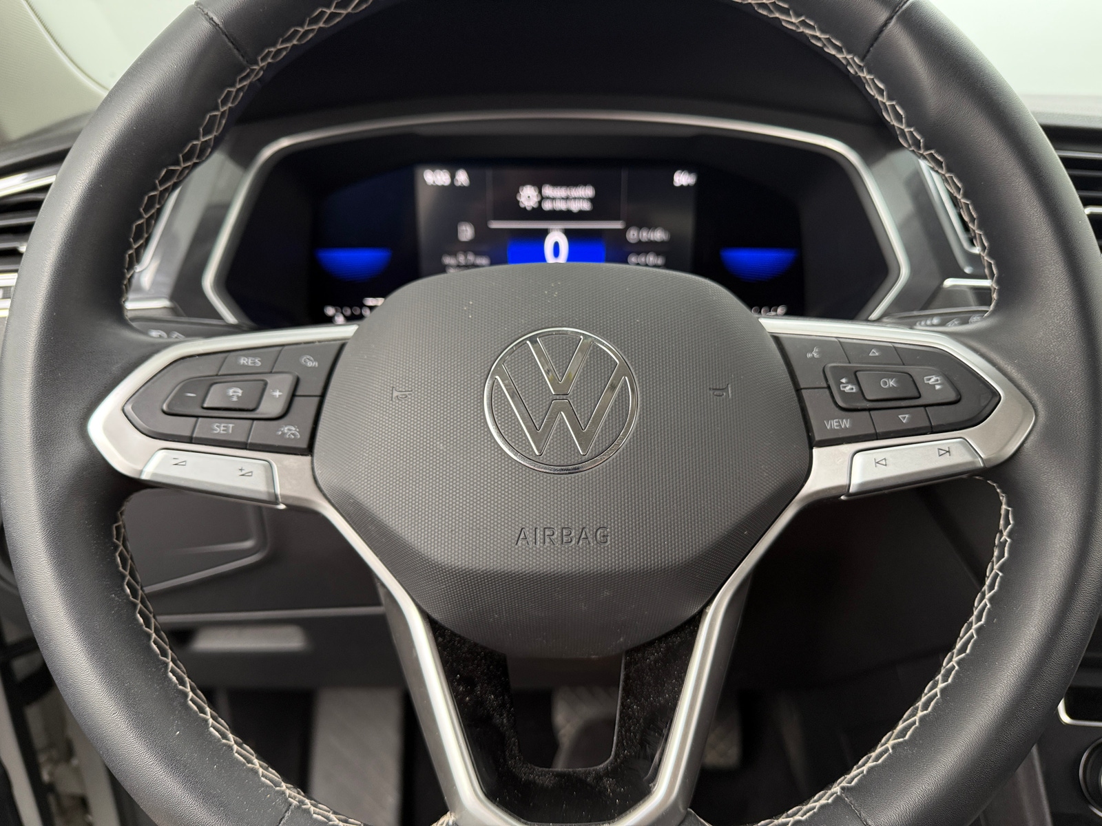Thumbnail: 2022 Volkswagen Tiguan - 5