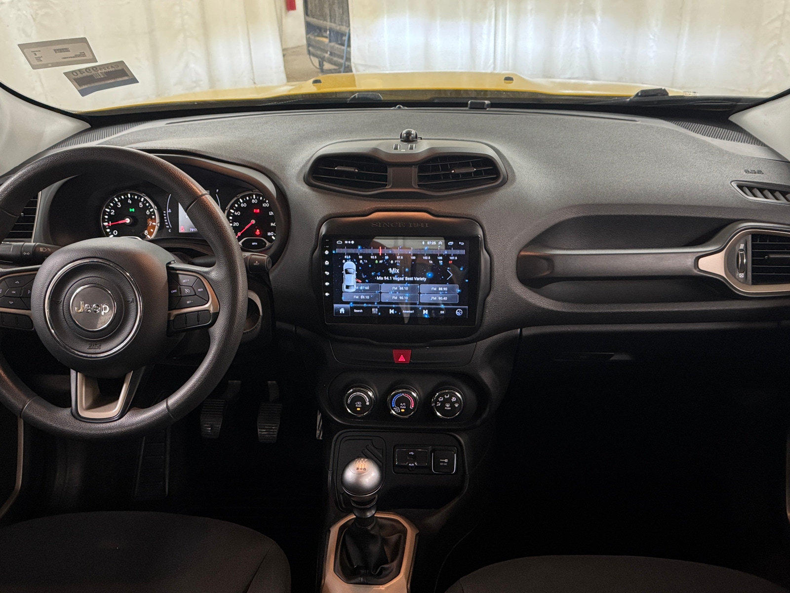 Thumbnail: 2017 Jeep Renegade - 3