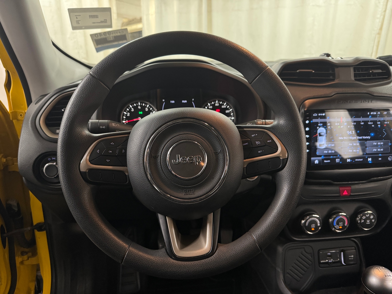 Thumbnail: 2017 Jeep Renegade - 5