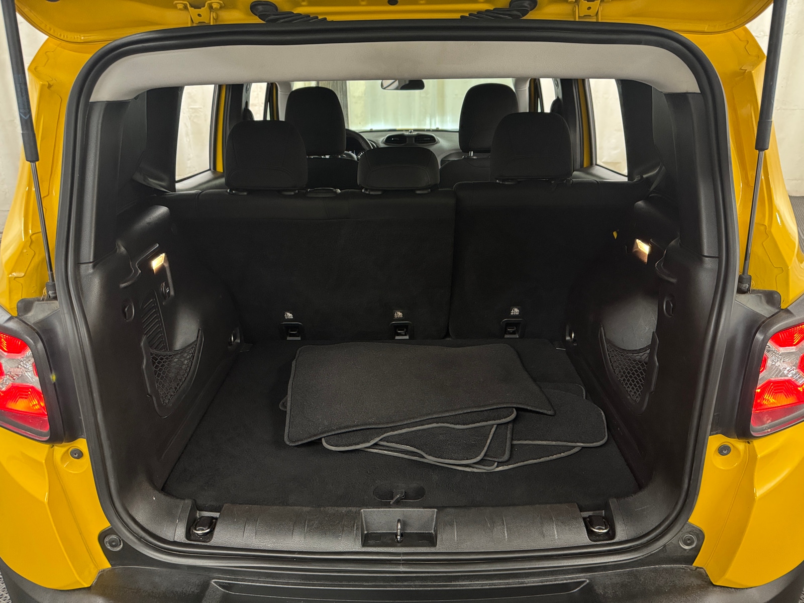Thumbnail: 2017 Jeep Renegade - 7