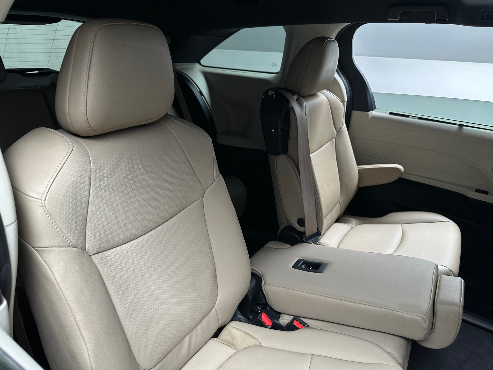 Thumbnail: 2022 Toyota Sienna - 5