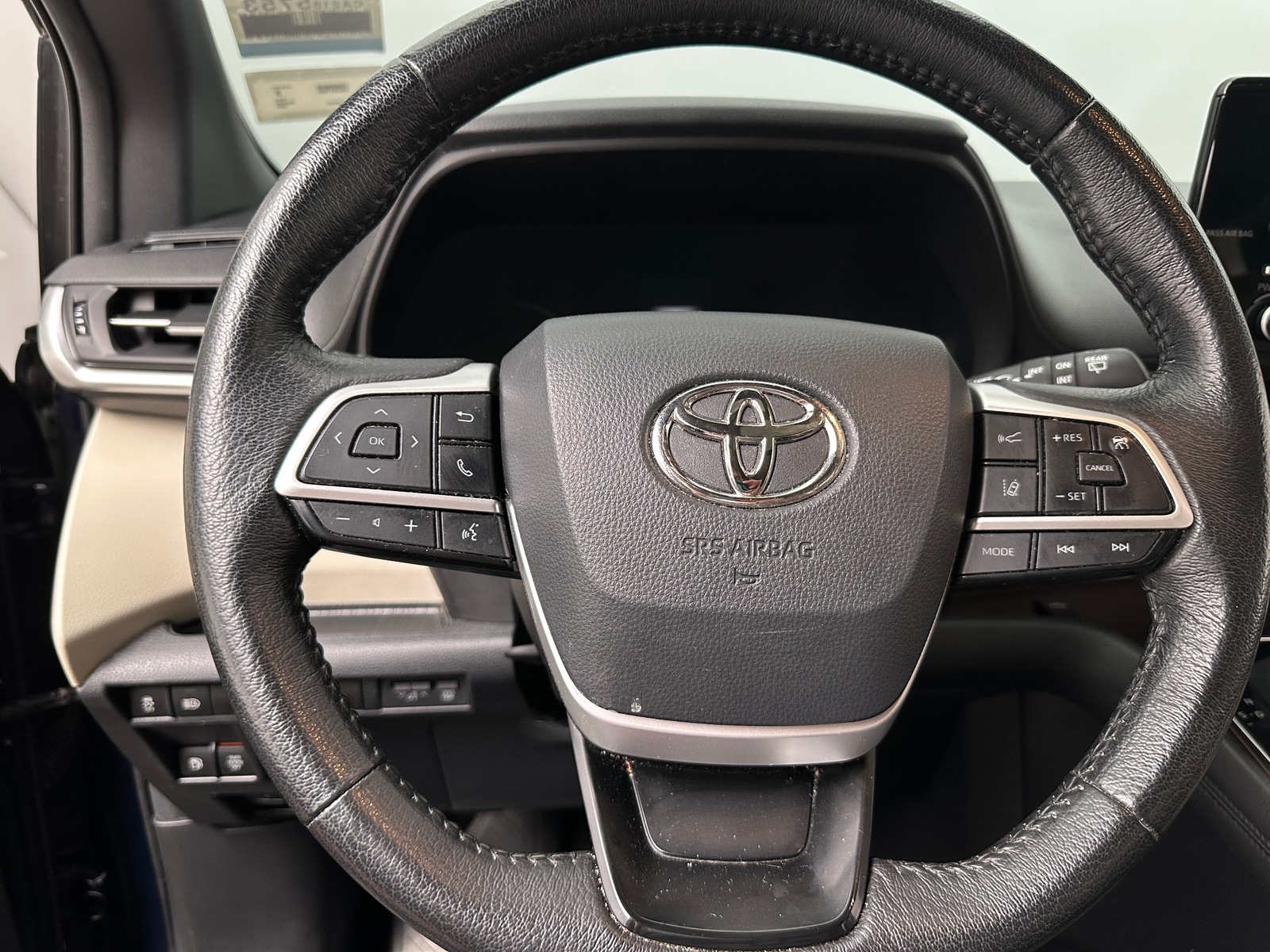 Thumbnail: 2022 Toyota Sienna - 4