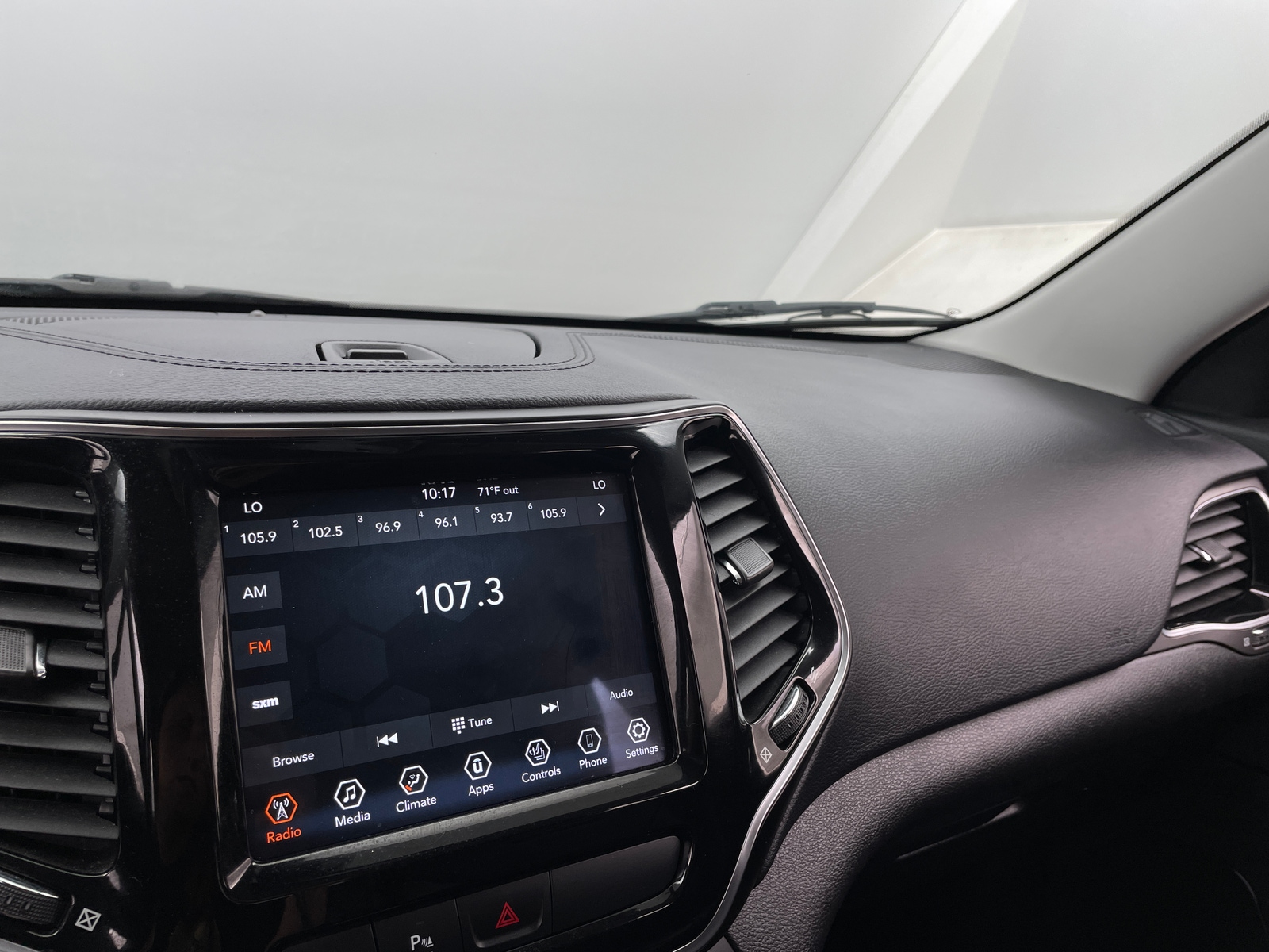 Thumbnail: 2020 Jeep Cherokee - 3