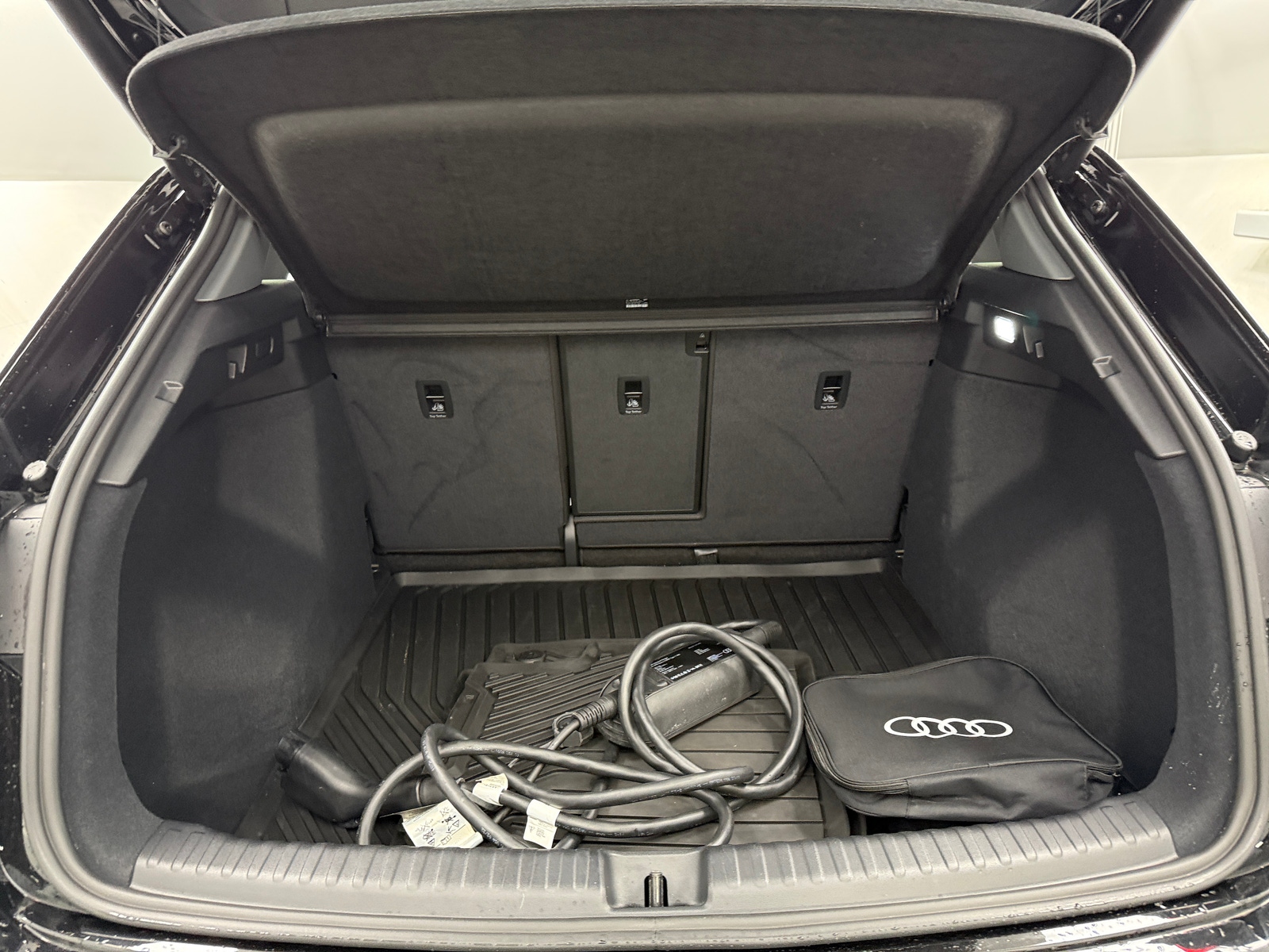 Thumbnail: 2024 Audi Q4 e-tron - 6