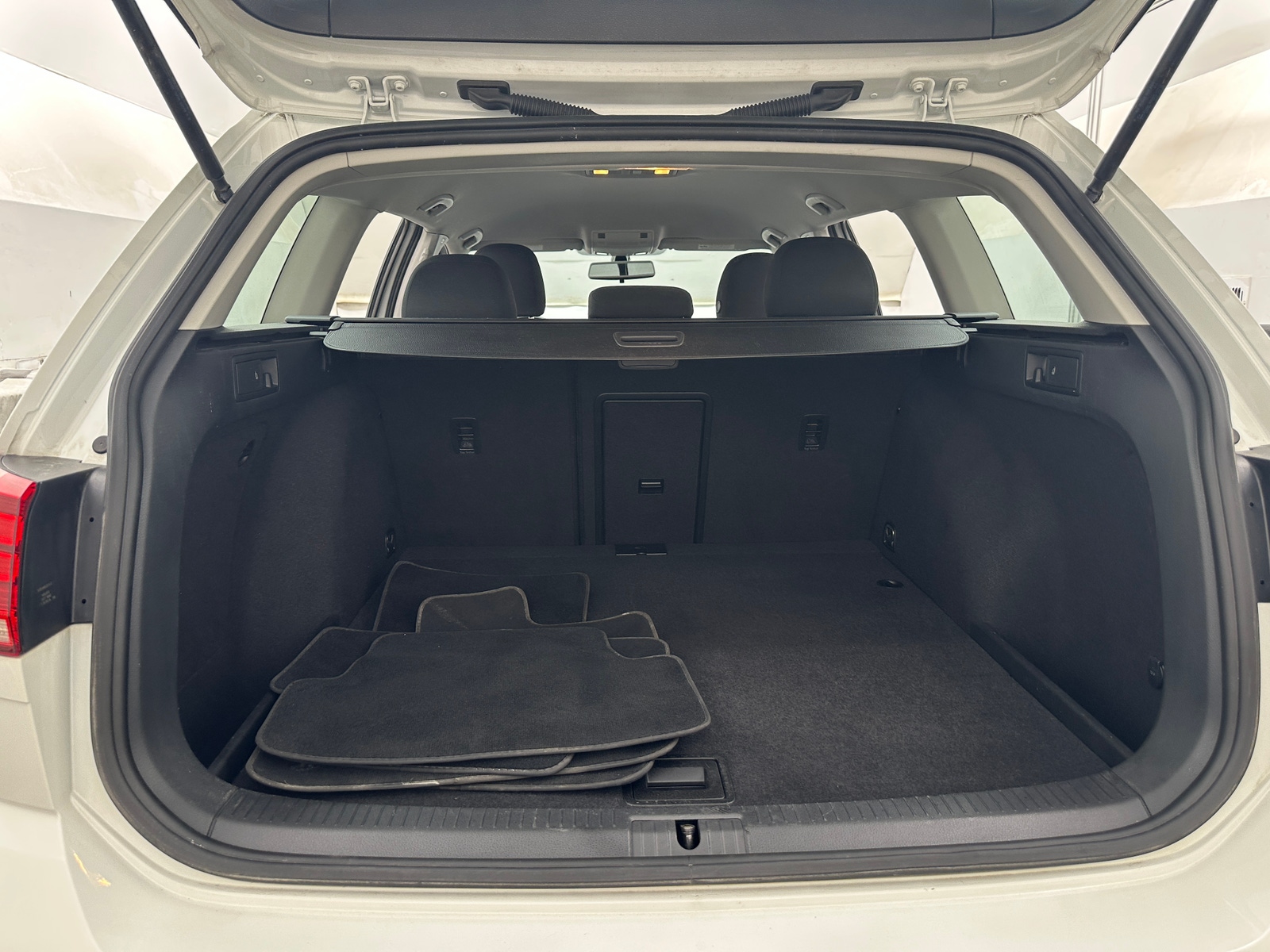 Thumbnail: 2019 Volkswagen e-Golf - 7