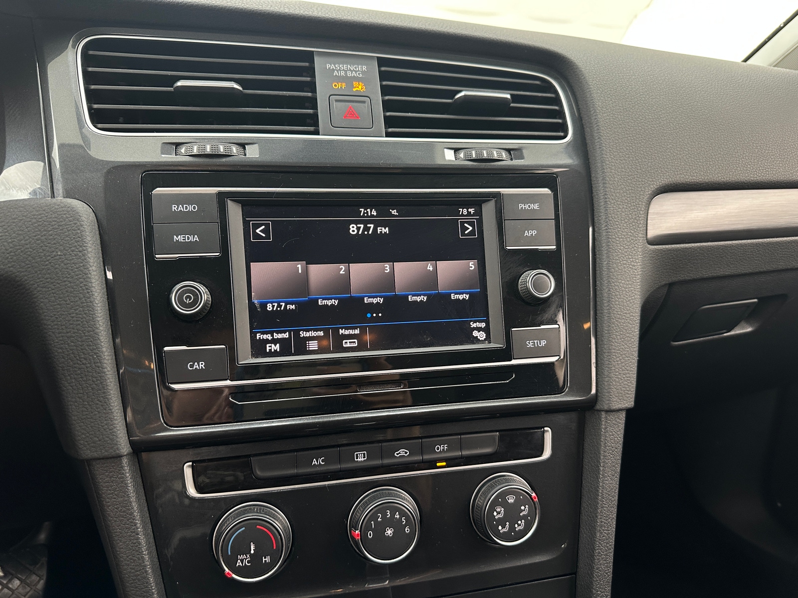 Thumbnail: 2019 Volkswagen e-Golf - 4