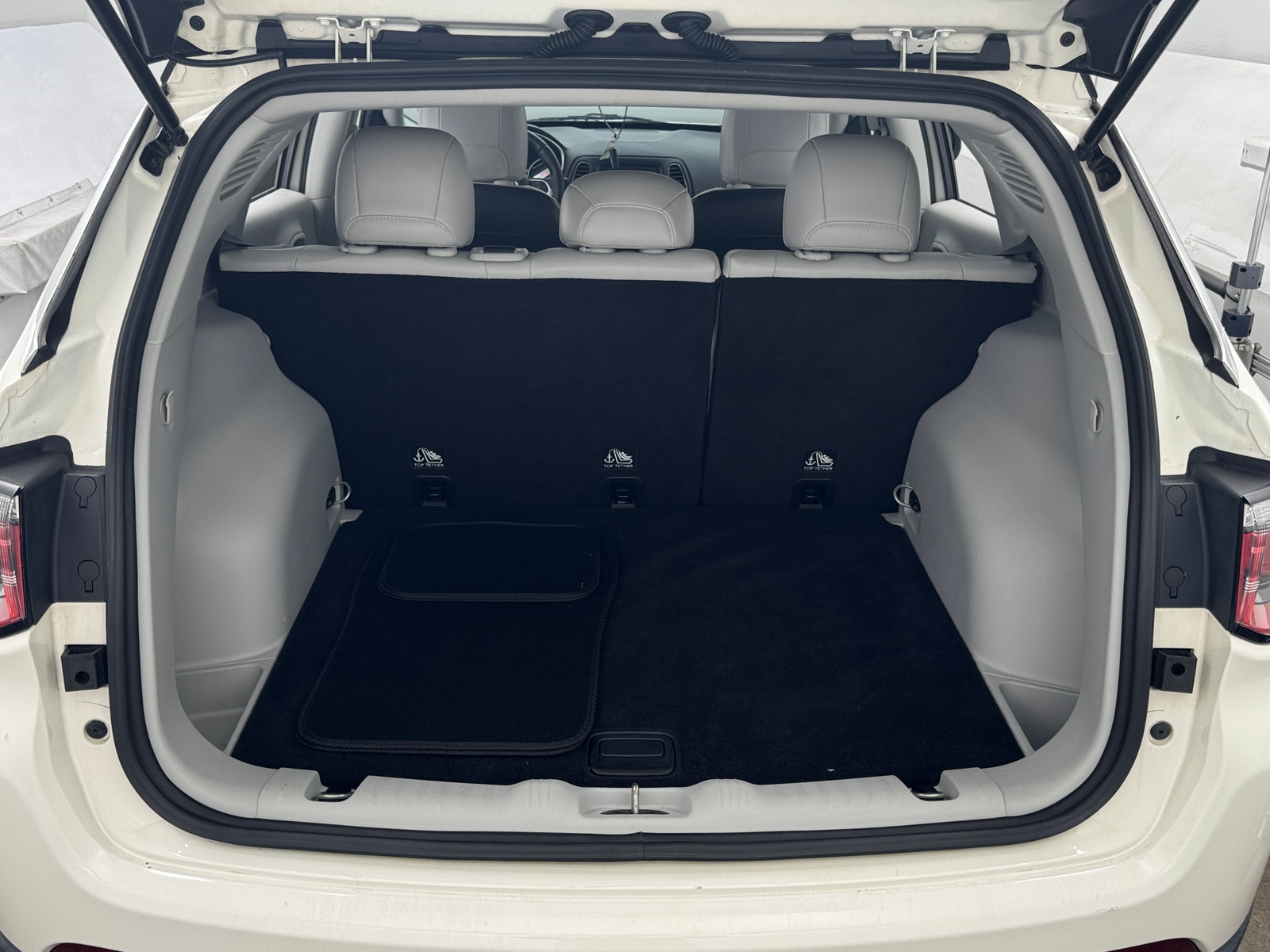 Thumbnail: 2018 Jeep Compass - 7