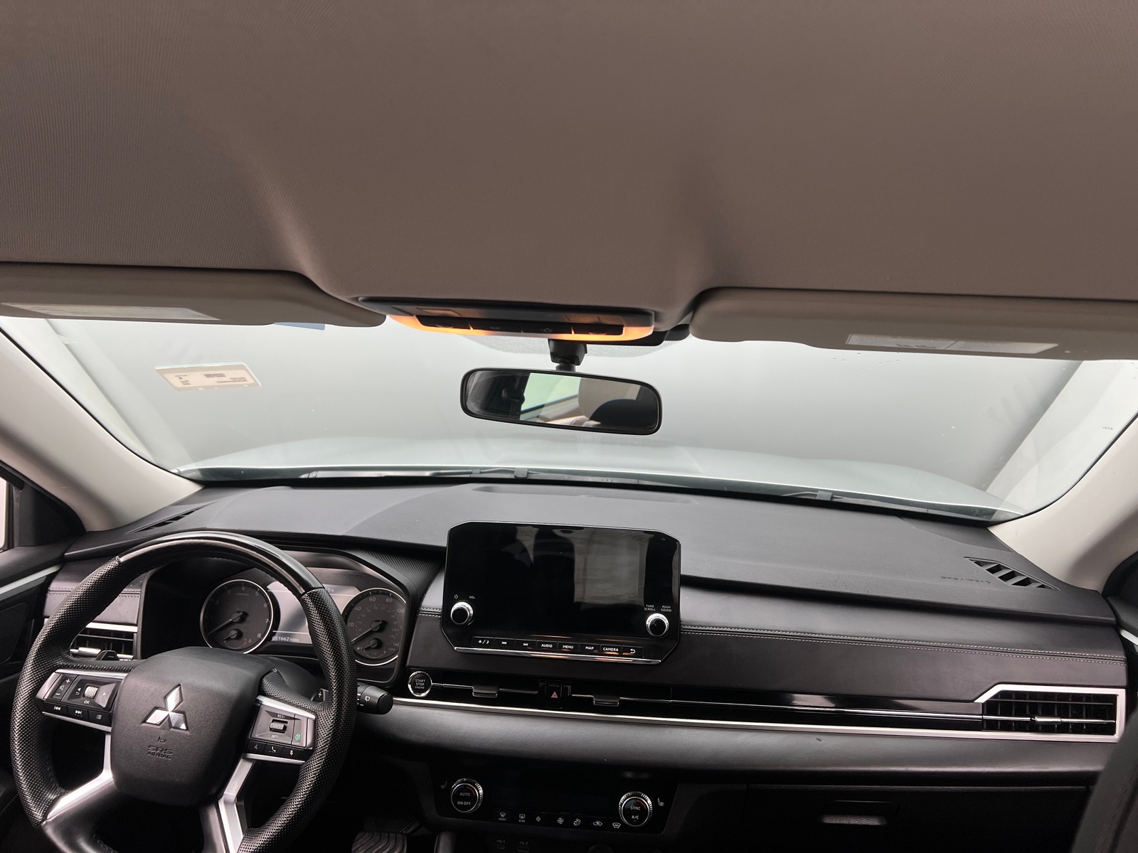 Thumbnail: 2023 Mitsubishi Outlander - 2