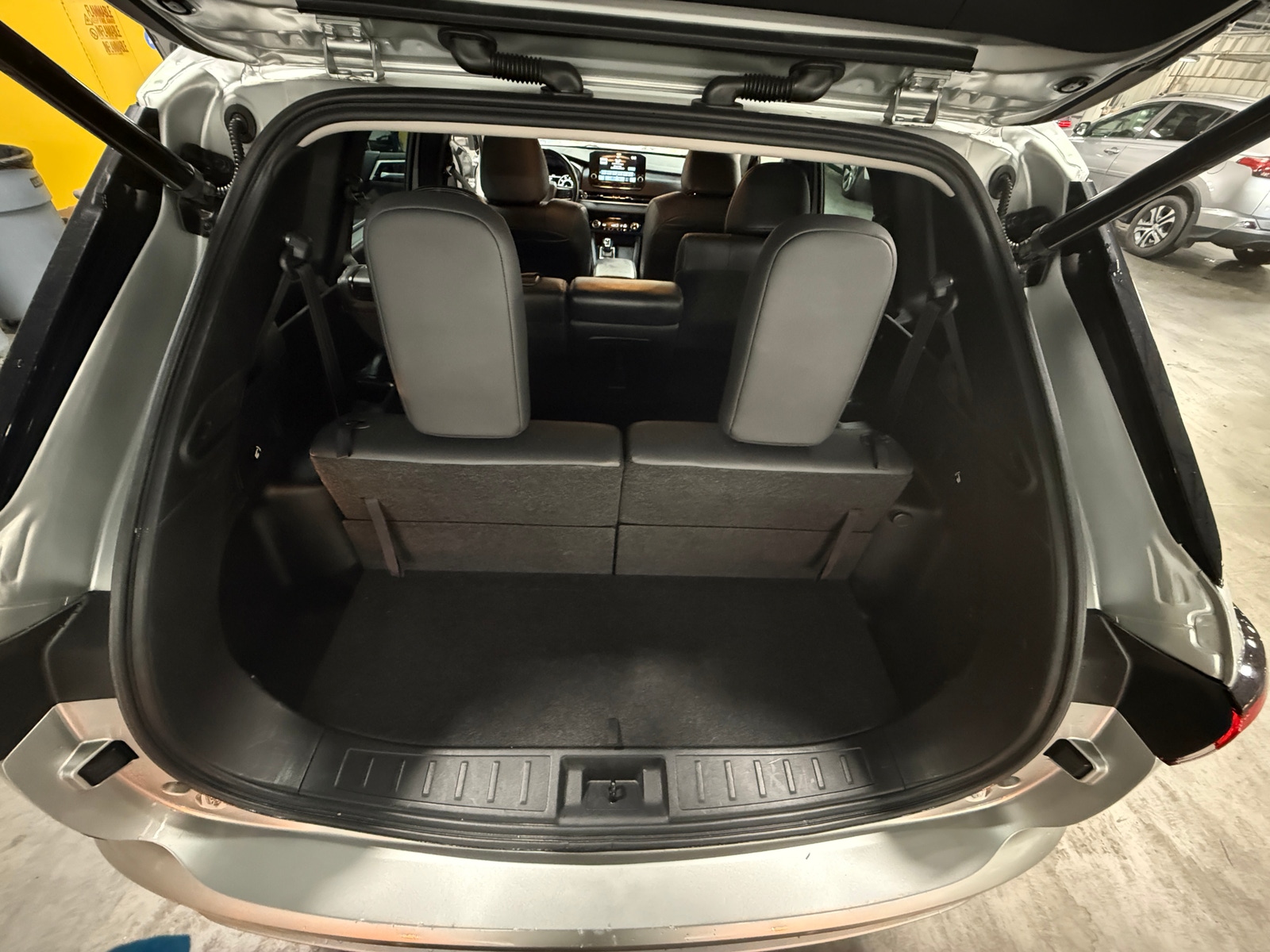 Thumbnail: 2023 Mitsubishi Outlander - 6