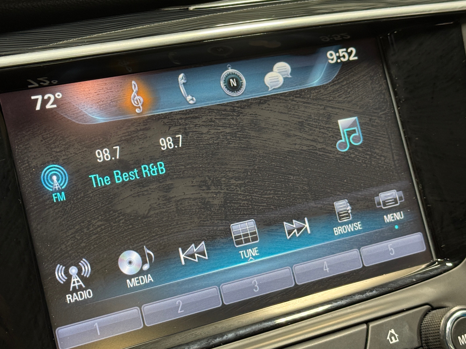 Thumbnail: 2017 Buick Envision - 3