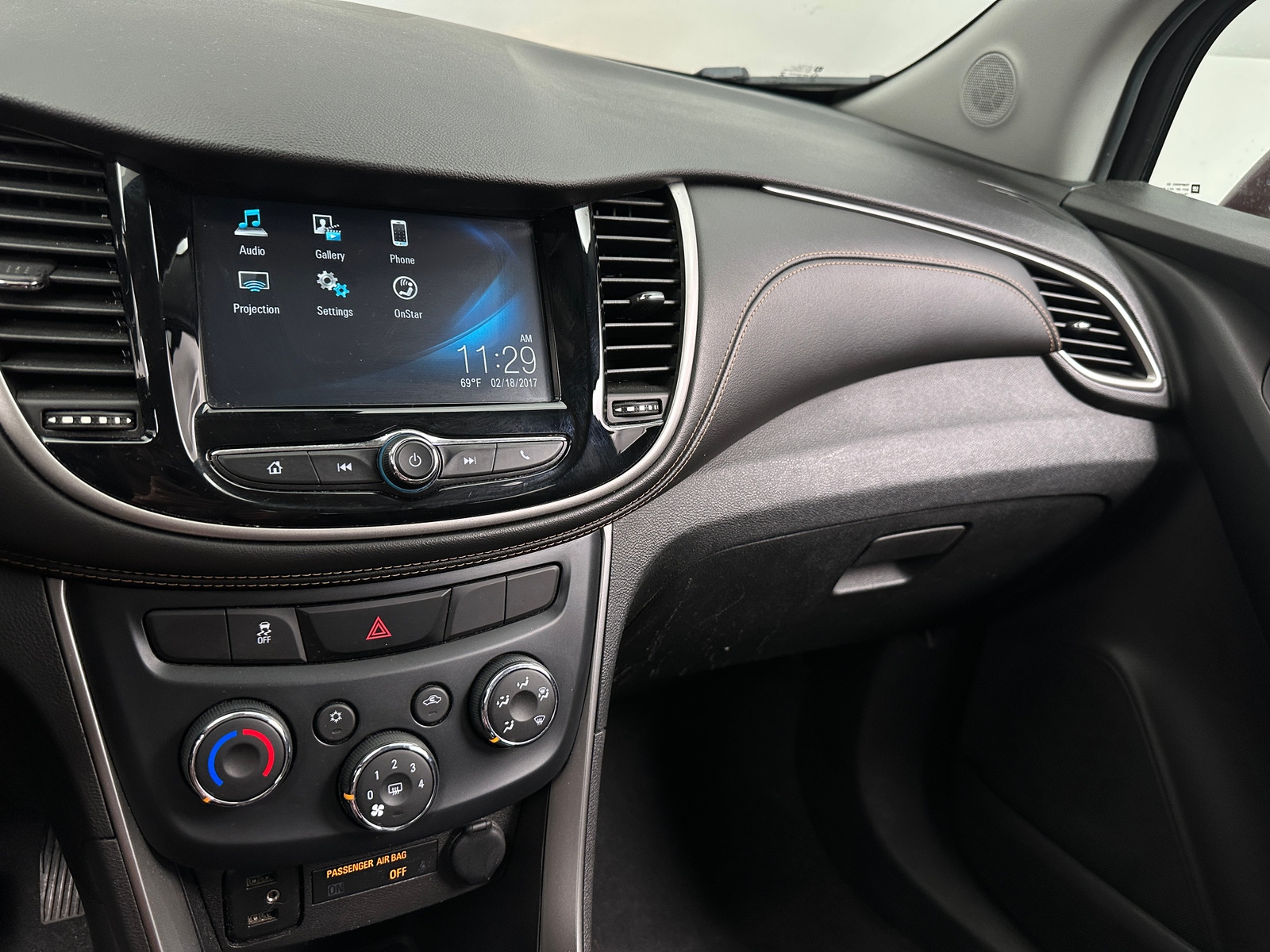 Thumbnail: 2017 Chevrolet Trax - 4