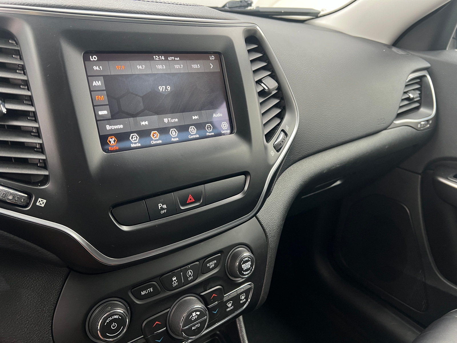 Thumbnail: 2019 Jeep Cherokee - 4