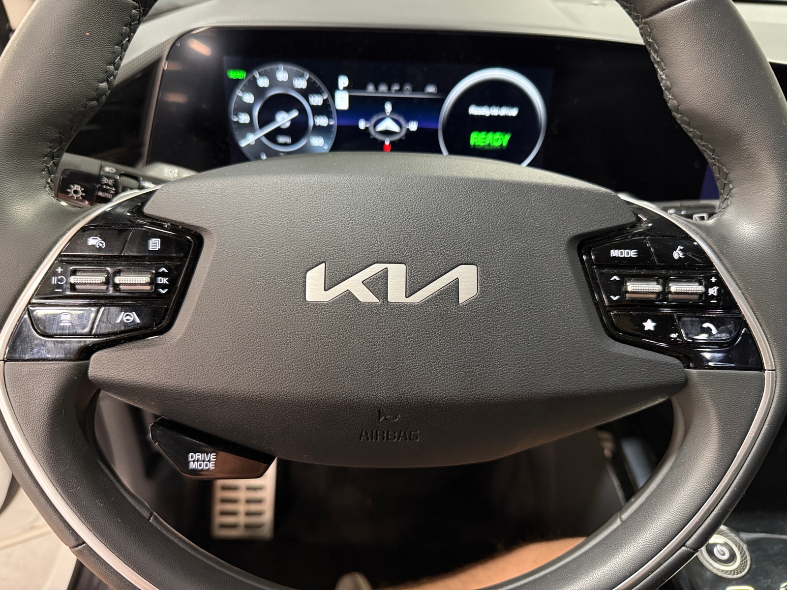 Thumbnail: 2023 Kia Niro - 4
