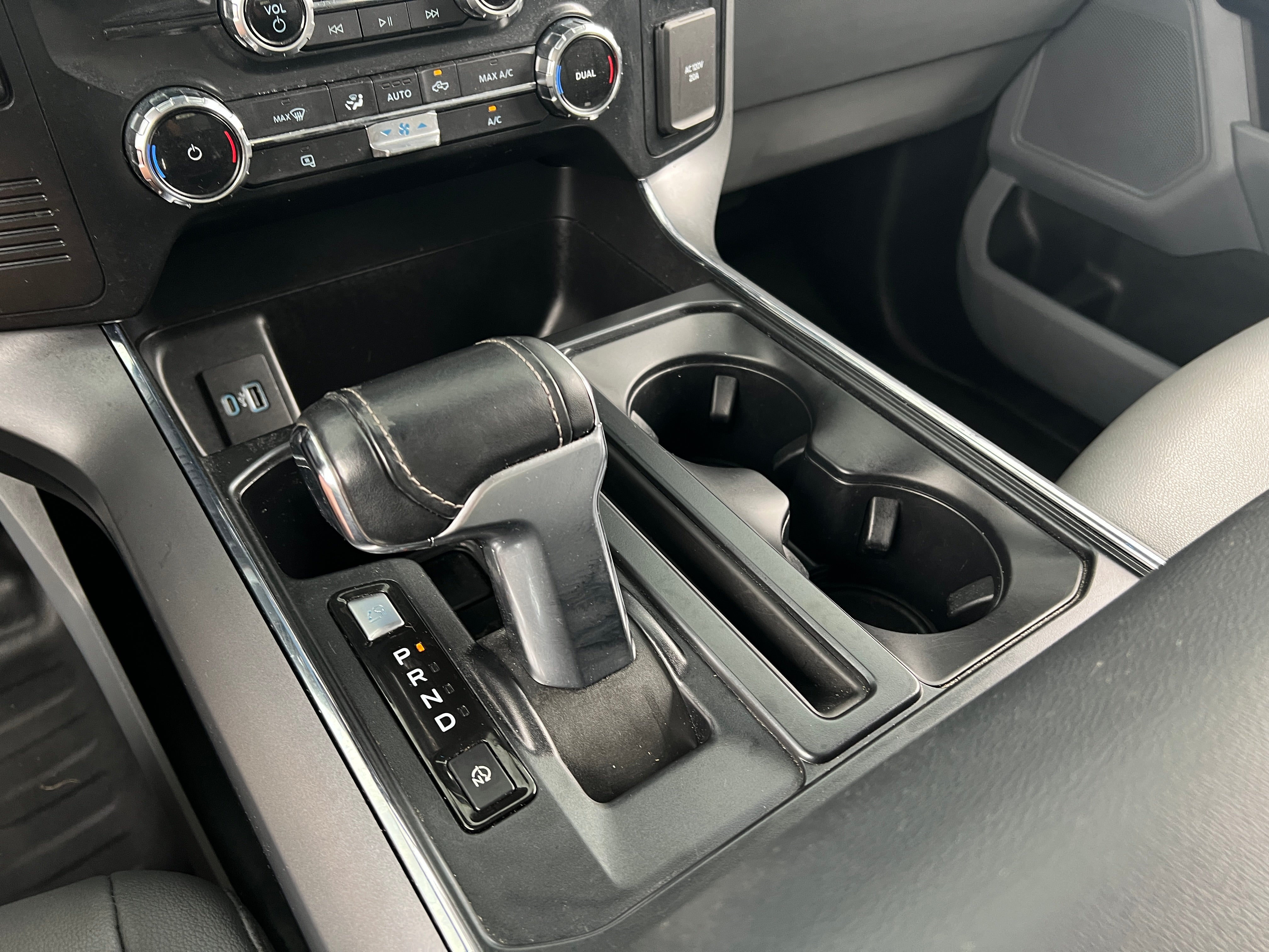 Used 2022 Ford F-150 Lightning Pro with VIN 1FTVW1ELXNWG00641 for sale in Oak Creek, WI