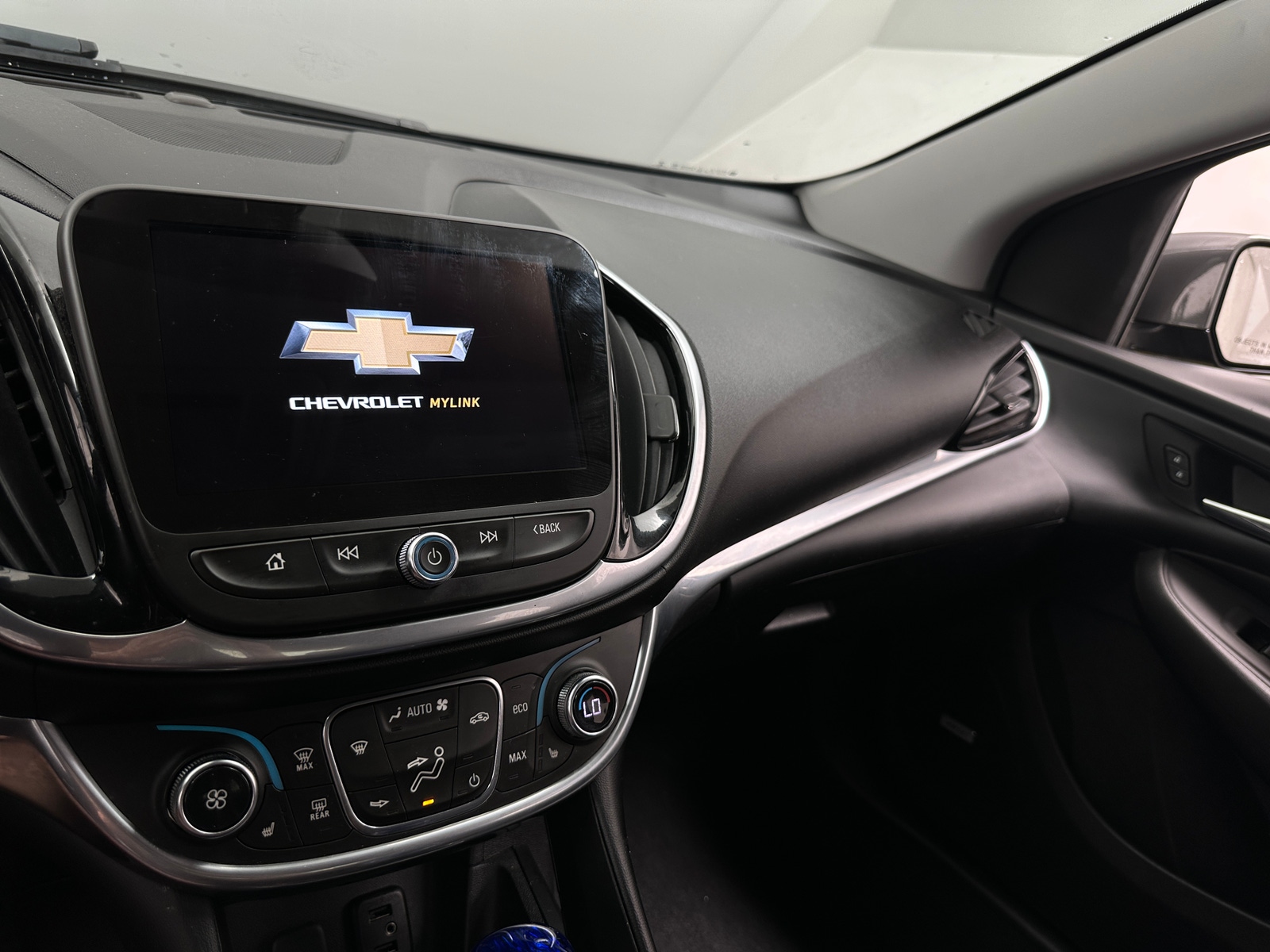 Thumbnail: 2017 Chevrolet Volt - 3