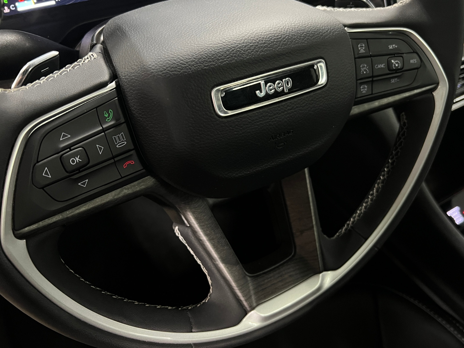 Thumbnail: 2024 Jeep Grand Cherokee L - 4