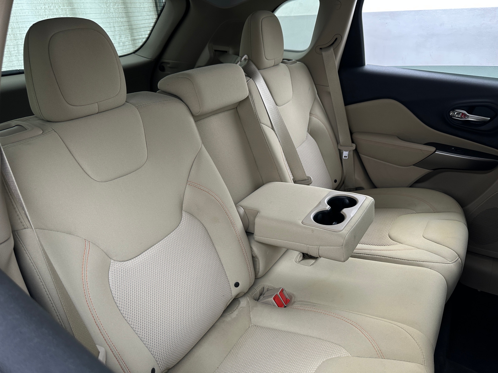 Thumbnail: 2019 Jeep Cherokee - 6