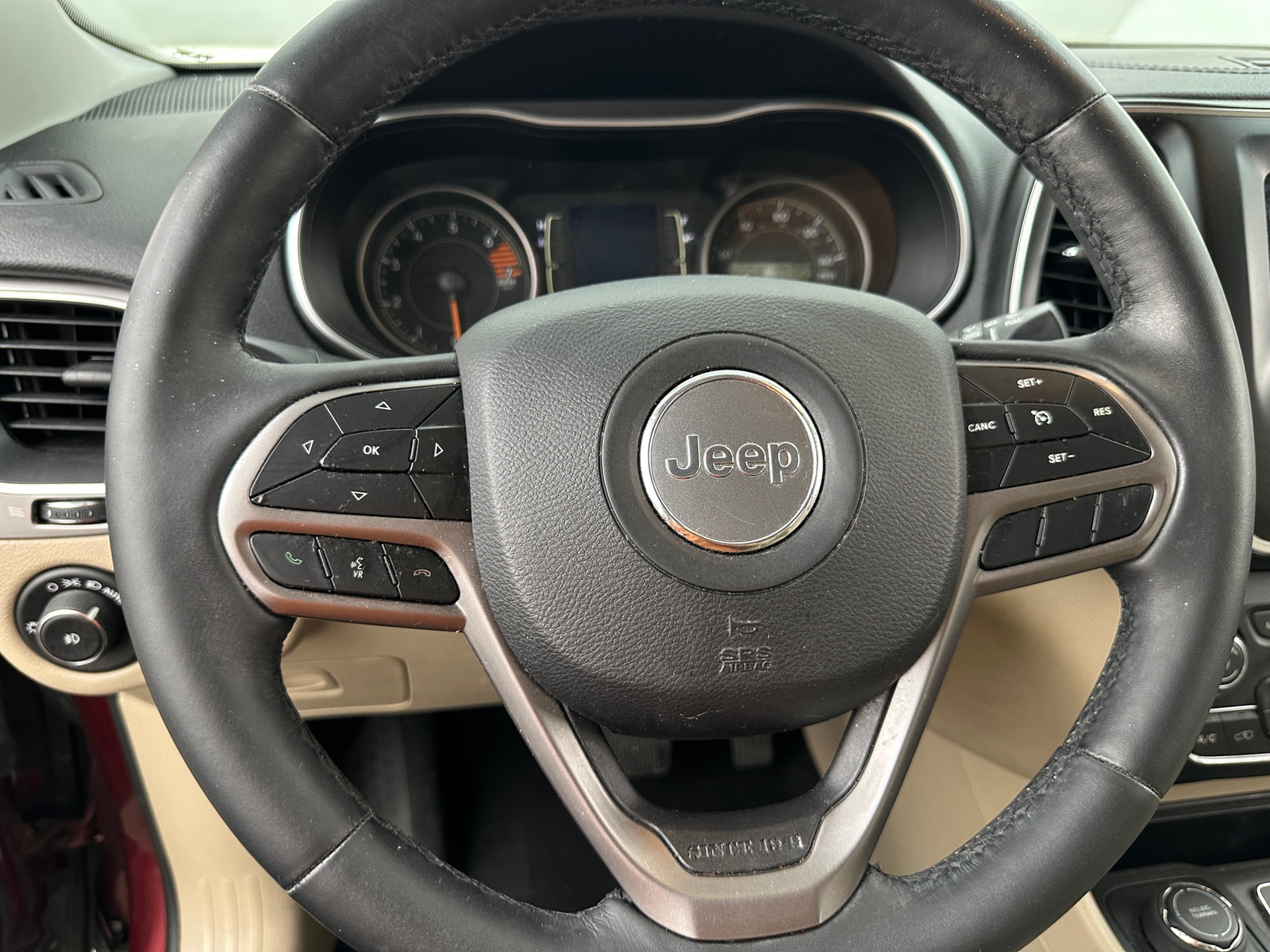 Thumbnail: 2019 Jeep Cherokee - 5