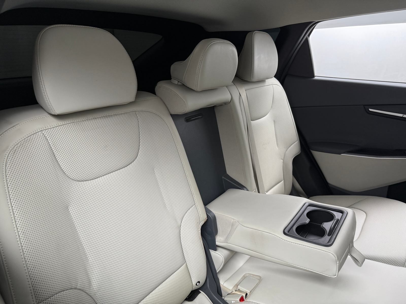Thumbnail: 2022 Kia EV6 - 5