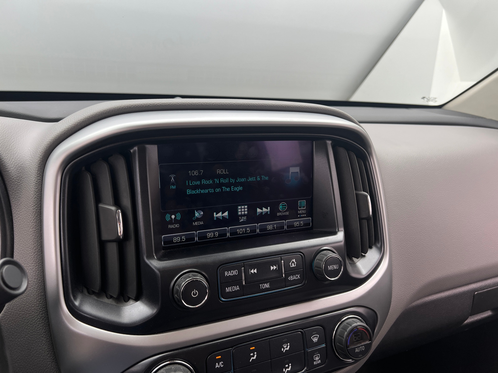Thumbnail: 2016 Chevrolet Colorado - 3