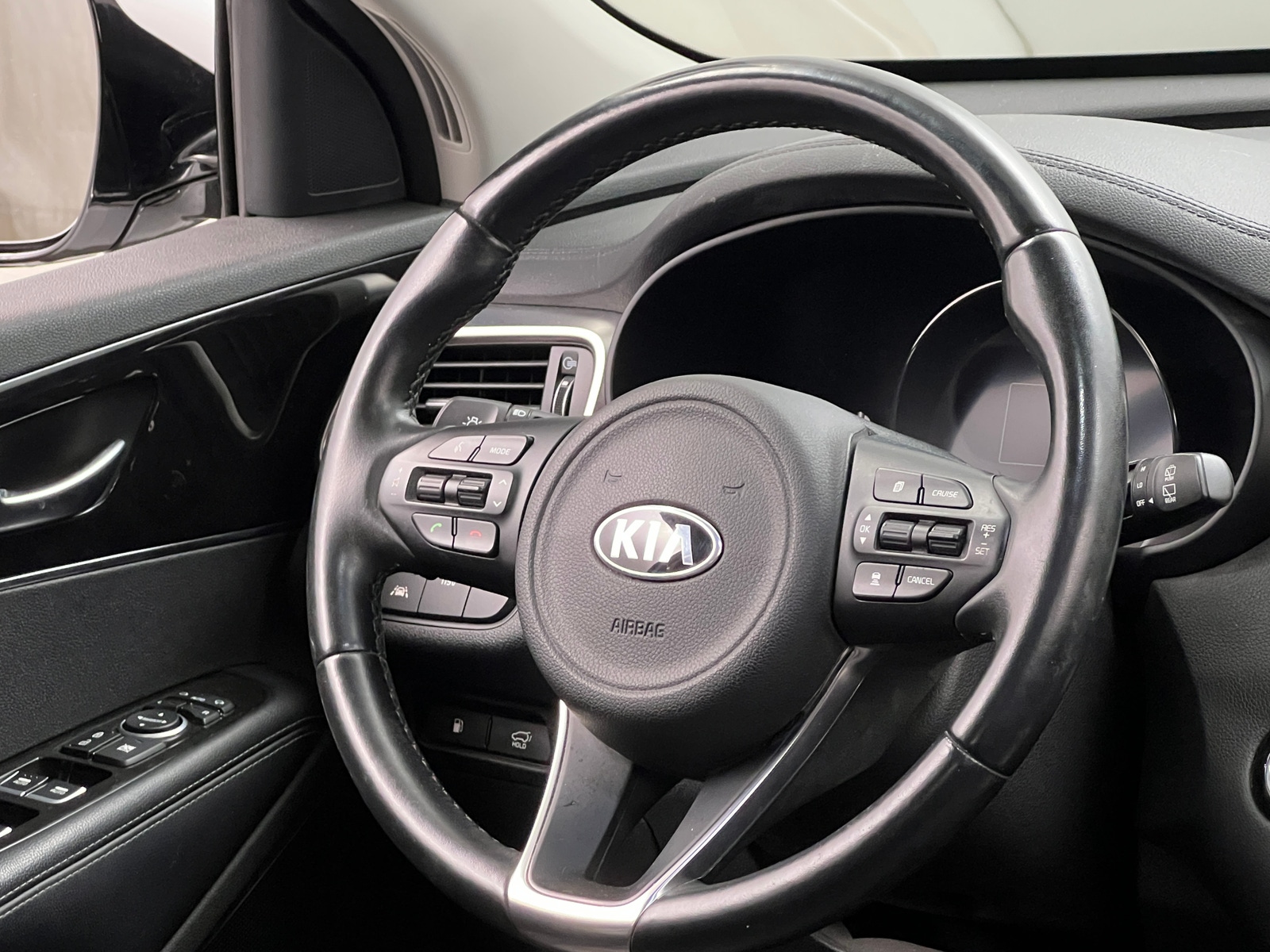 Thumbnail: 2017 Kia Sorento - 4