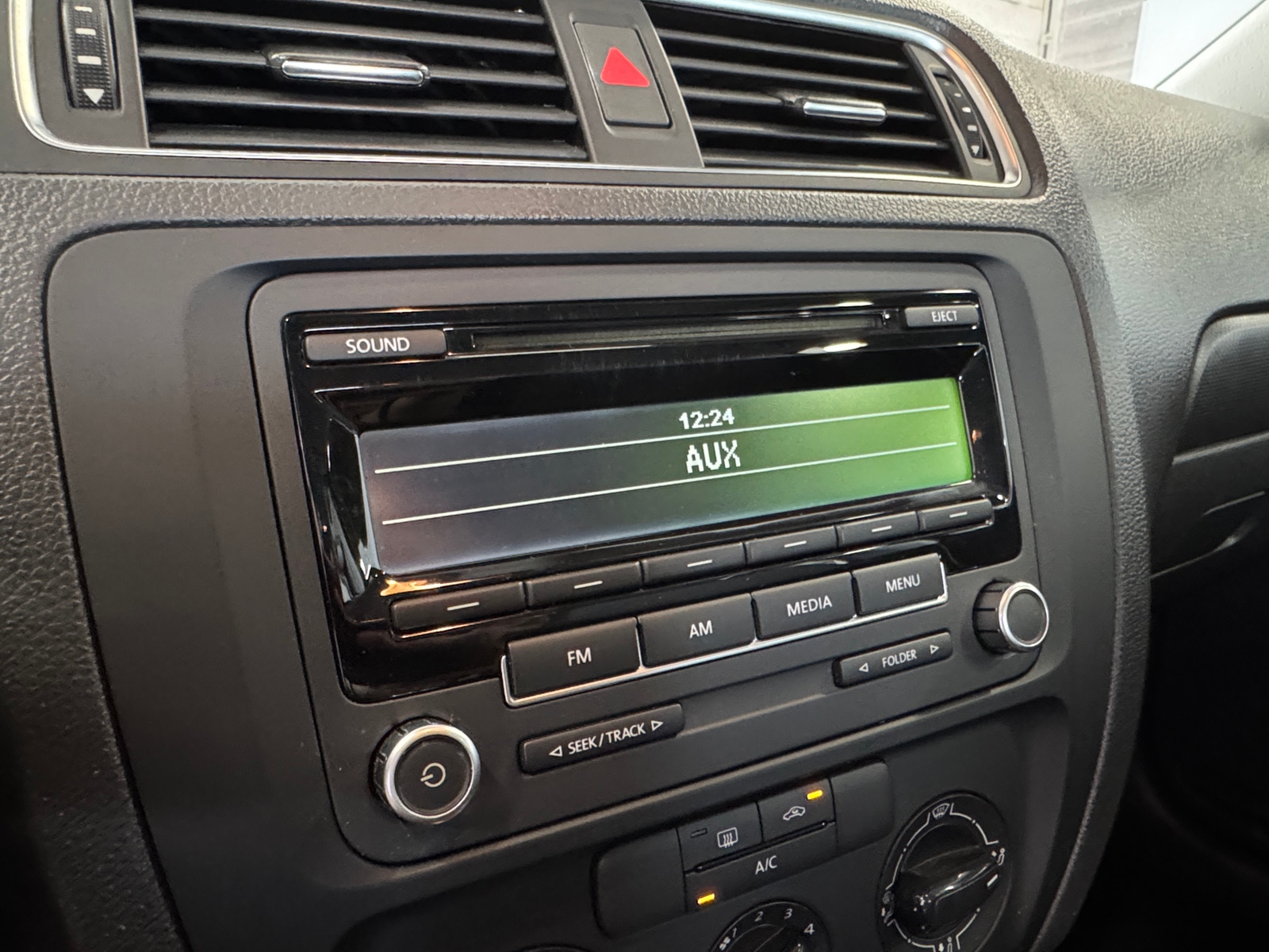 Thumbnail: 2014 Volkswagen Jetta - 4