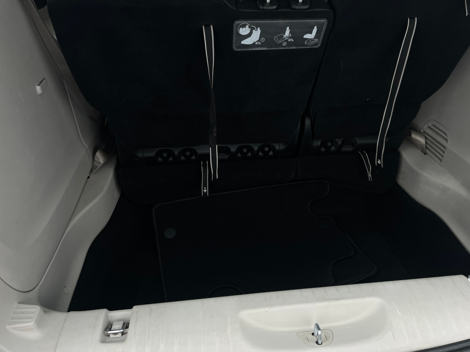 Thumbnail: 2020 Chrysler Pacifica - 6