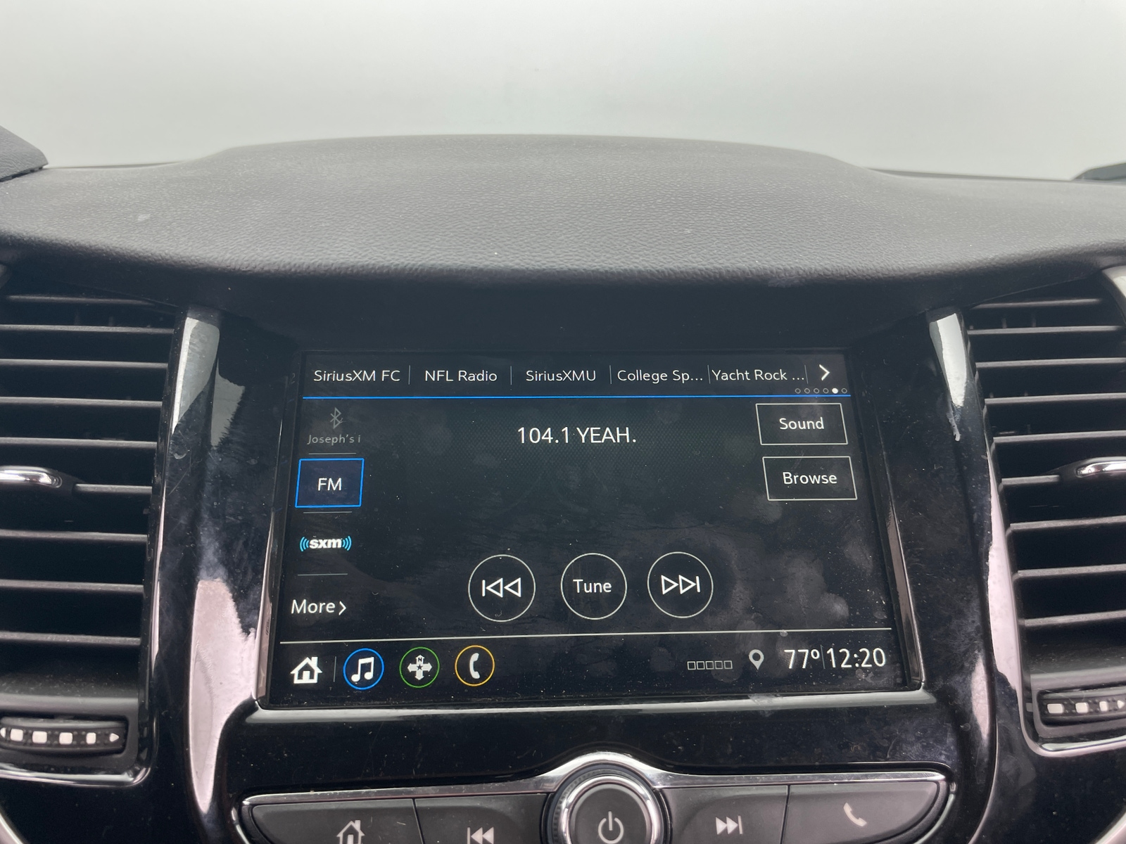 Thumbnail: 2019 Chevrolet Trax - 4