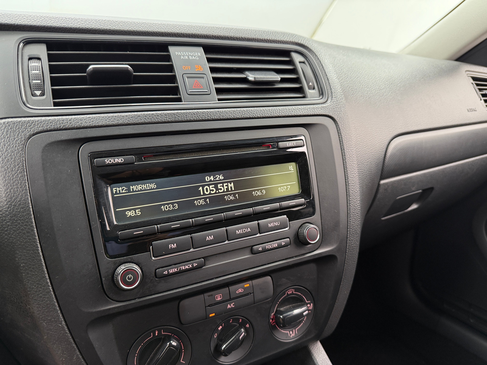 Thumbnail: 2015 Volkswagen Jetta - 4