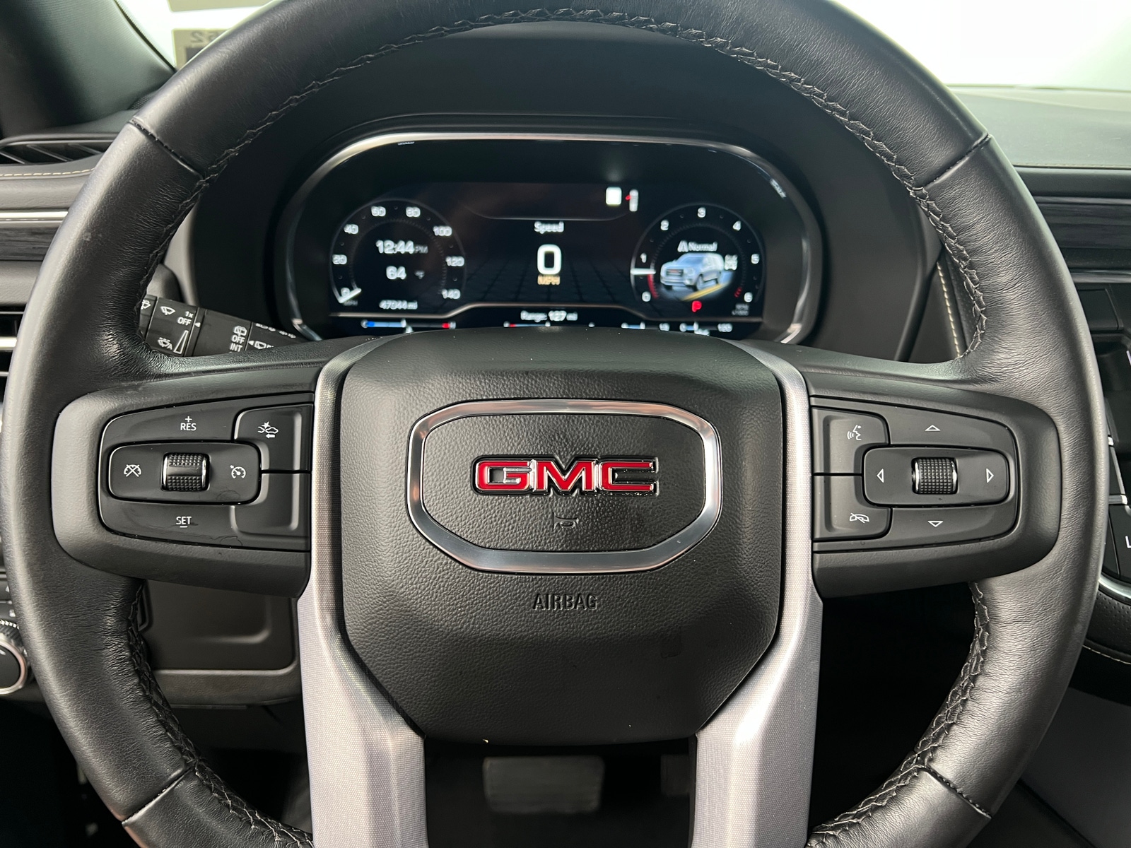 Thumbnail: 2023 GMC Yukon XL - 4