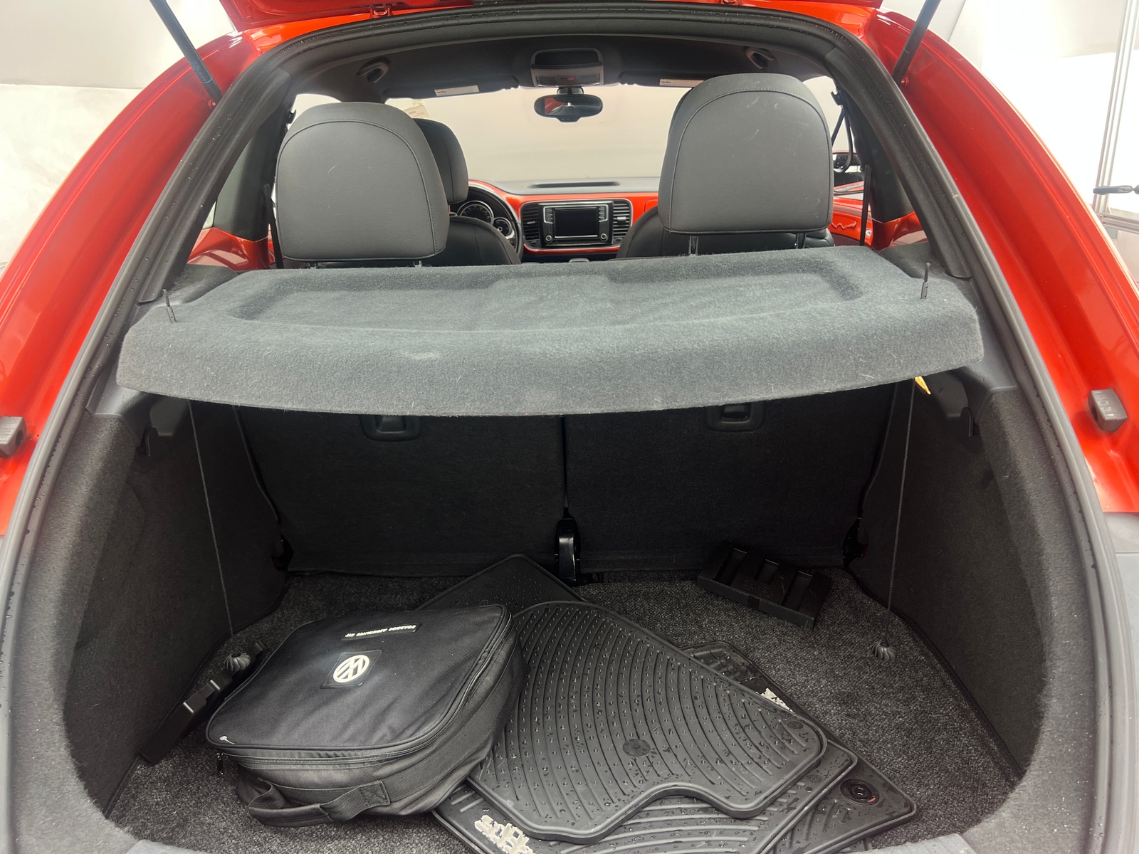 Thumbnail: 2016 Volkswagen Beetle - 7