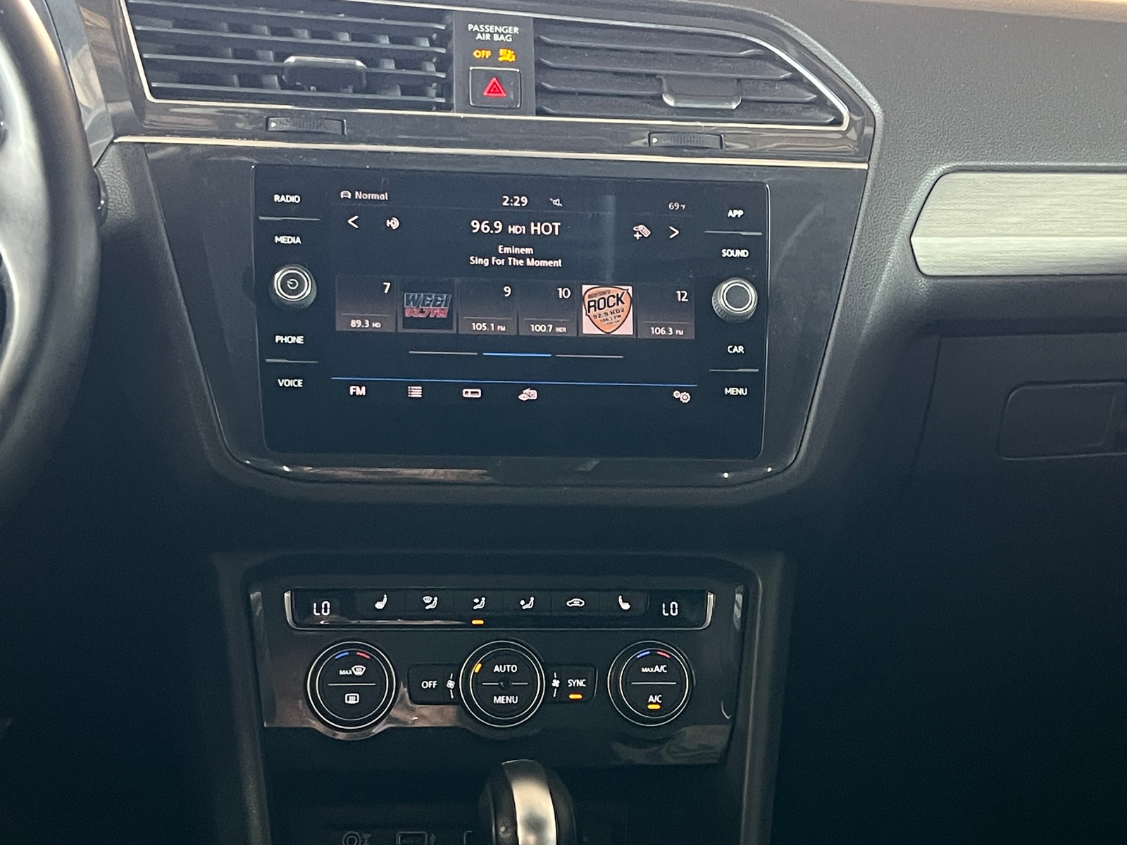 Thumbnail: 2018 Volkswagen Tiguan - 3