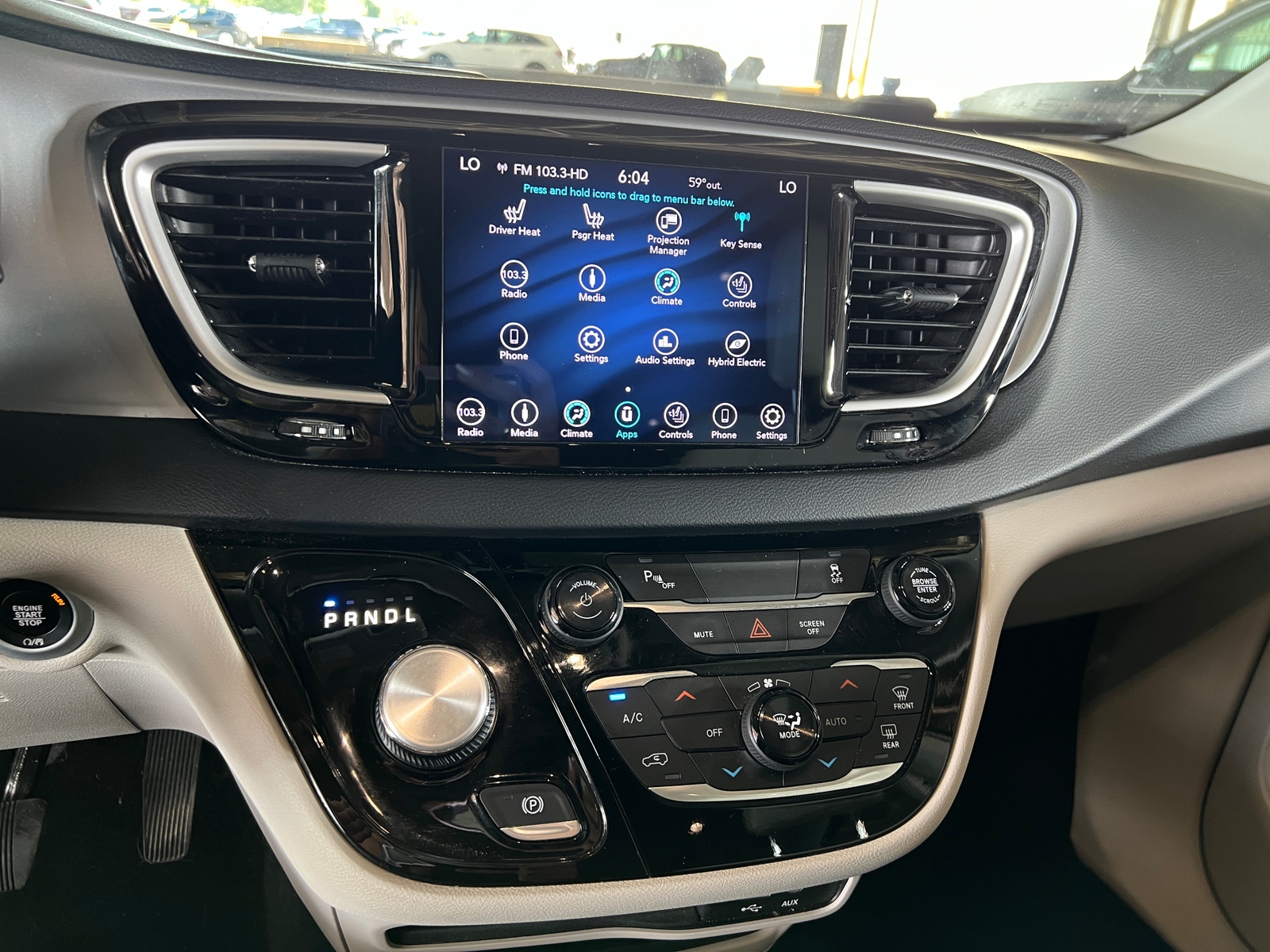 Thumbnail: 2018 Chrysler Pacifica - 3