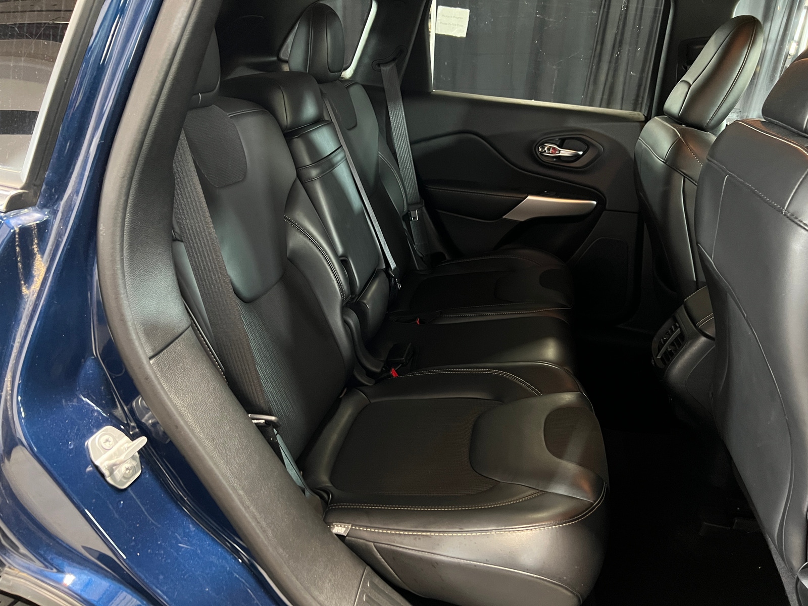 Thumbnail: 2018 Jeep Cherokee - 6