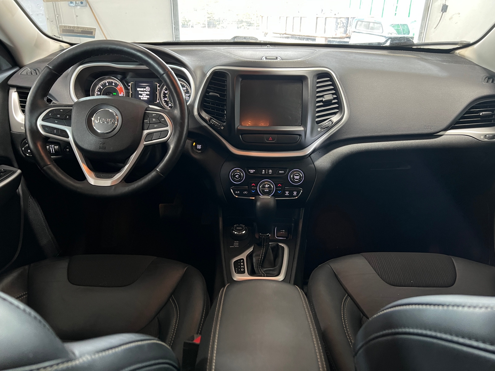 Thumbnail: 2018 Jeep Cherokee - 3