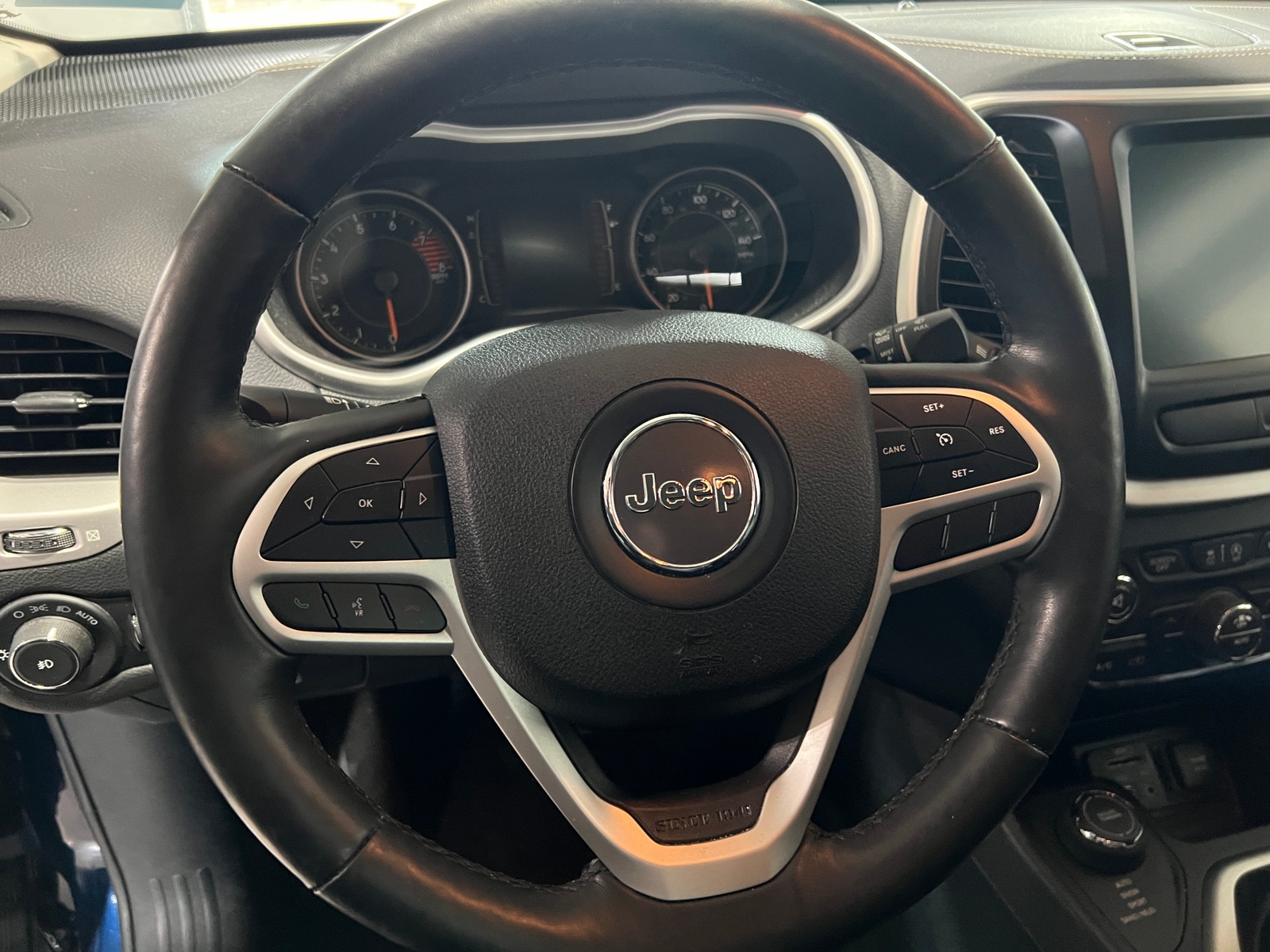 Thumbnail: 2018 Jeep Cherokee - 5