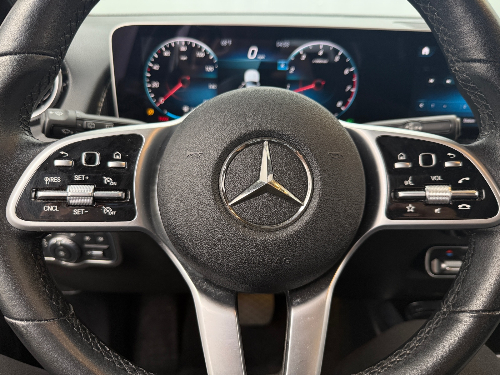 Thumbnail: 2020 Mercedes-Benz GLB - 4