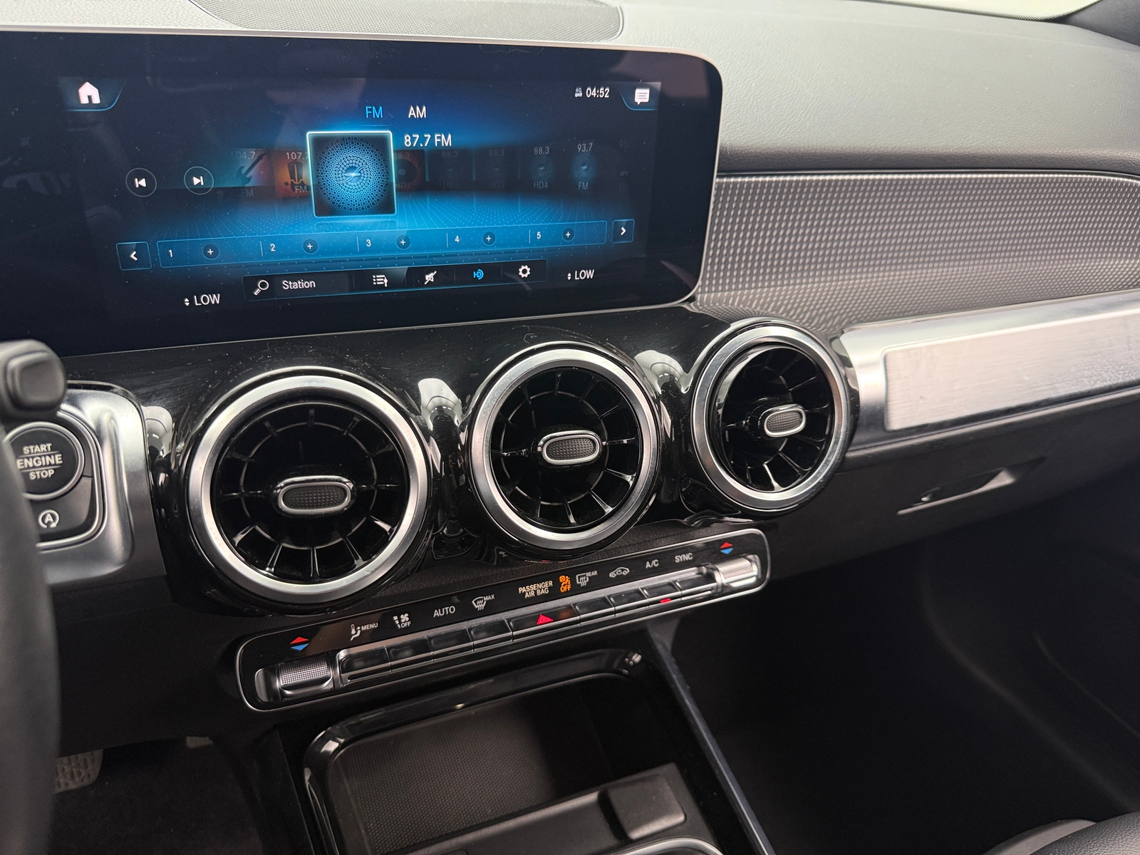 Thumbnail: 2020 Mercedes-Benz GLB - 3