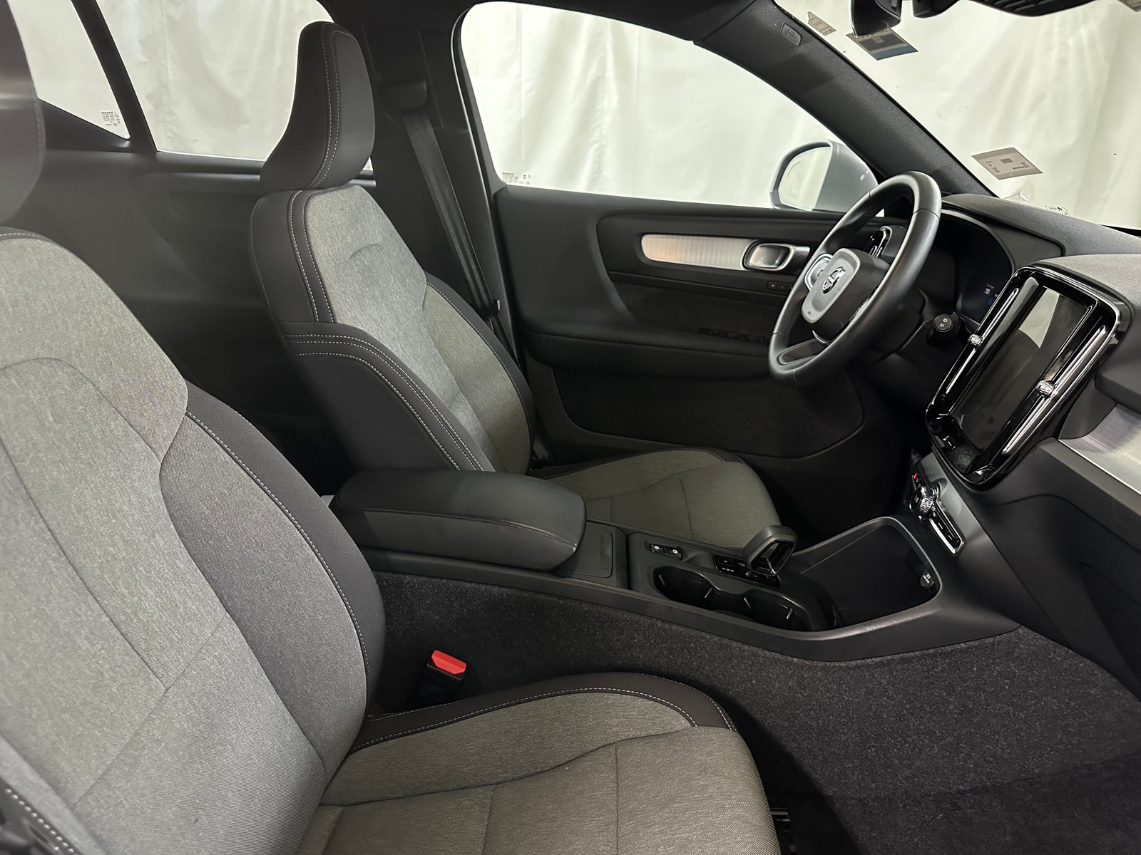 Thumbnail: 2025 Volvo XC40 - 2