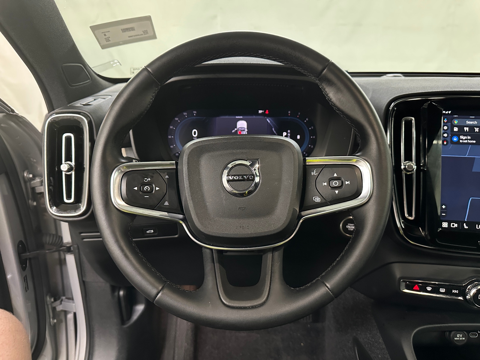 Thumbnail: 2025 Volvo XC40 - 5
