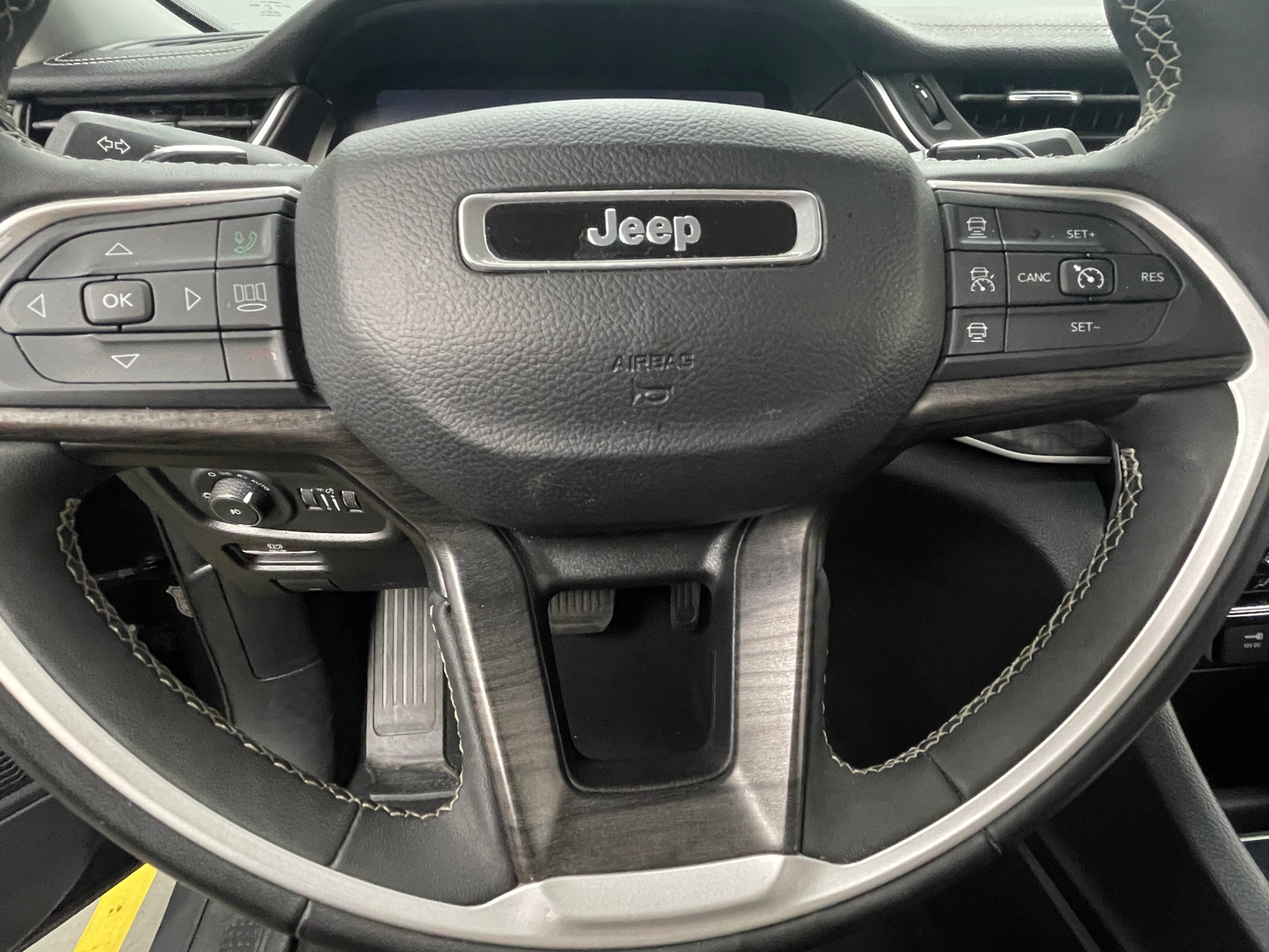 Thumbnail: 2023 Jeep Grand Cherokee - 4