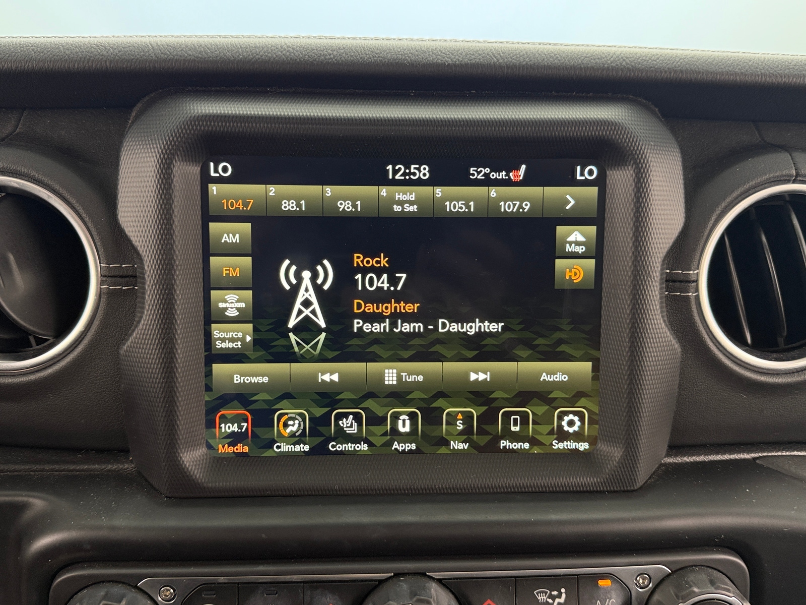 Thumbnail: 2022 Jeep Wrangler - 3