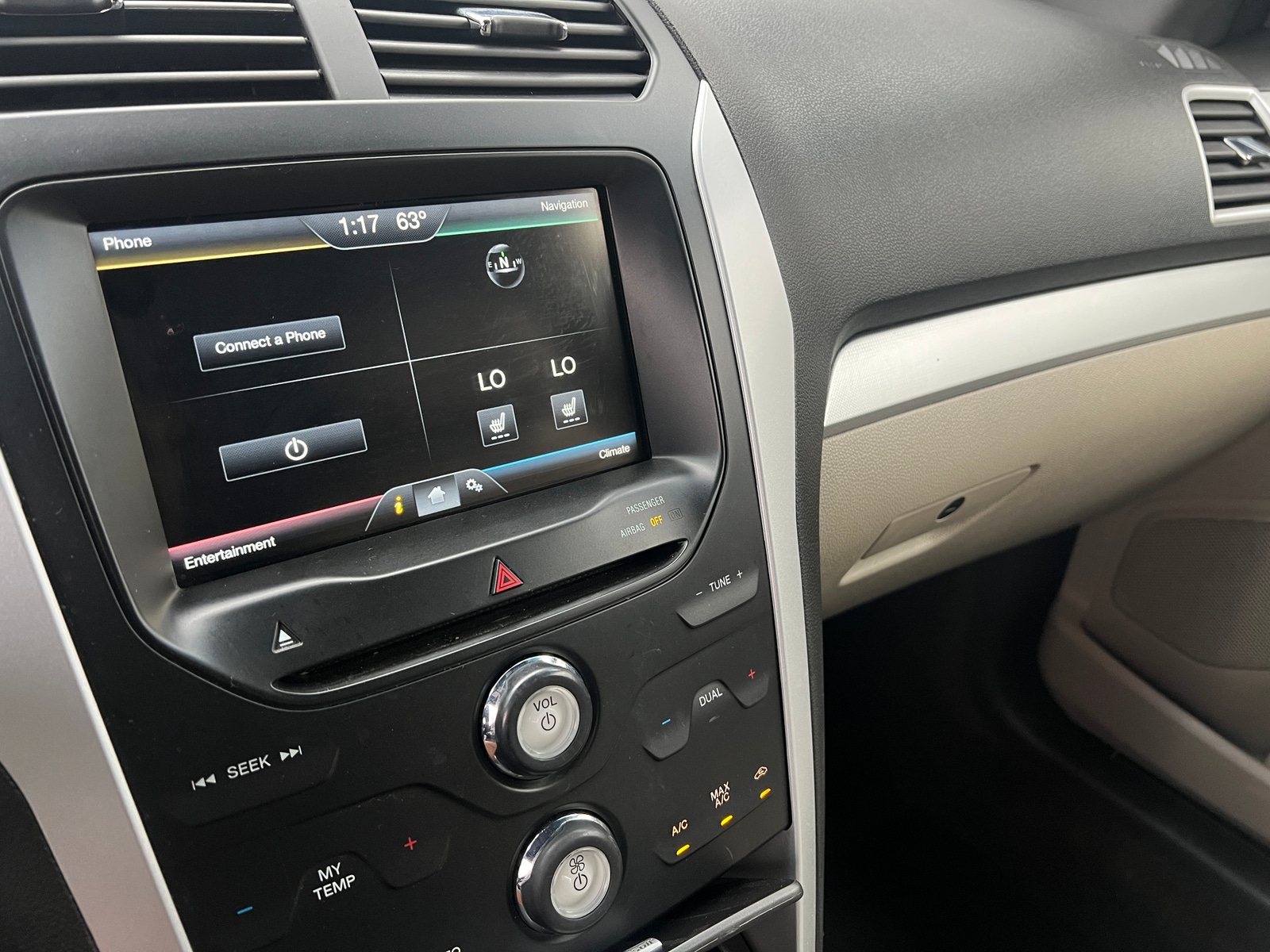 Thumbnail: 2015 Ford Explorer - 3