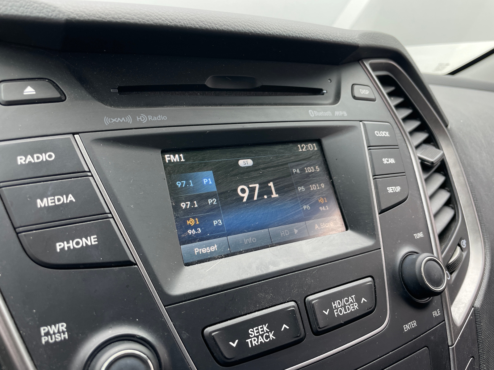 Thumbnail: 2016 Hyundai Santa Fe - 3