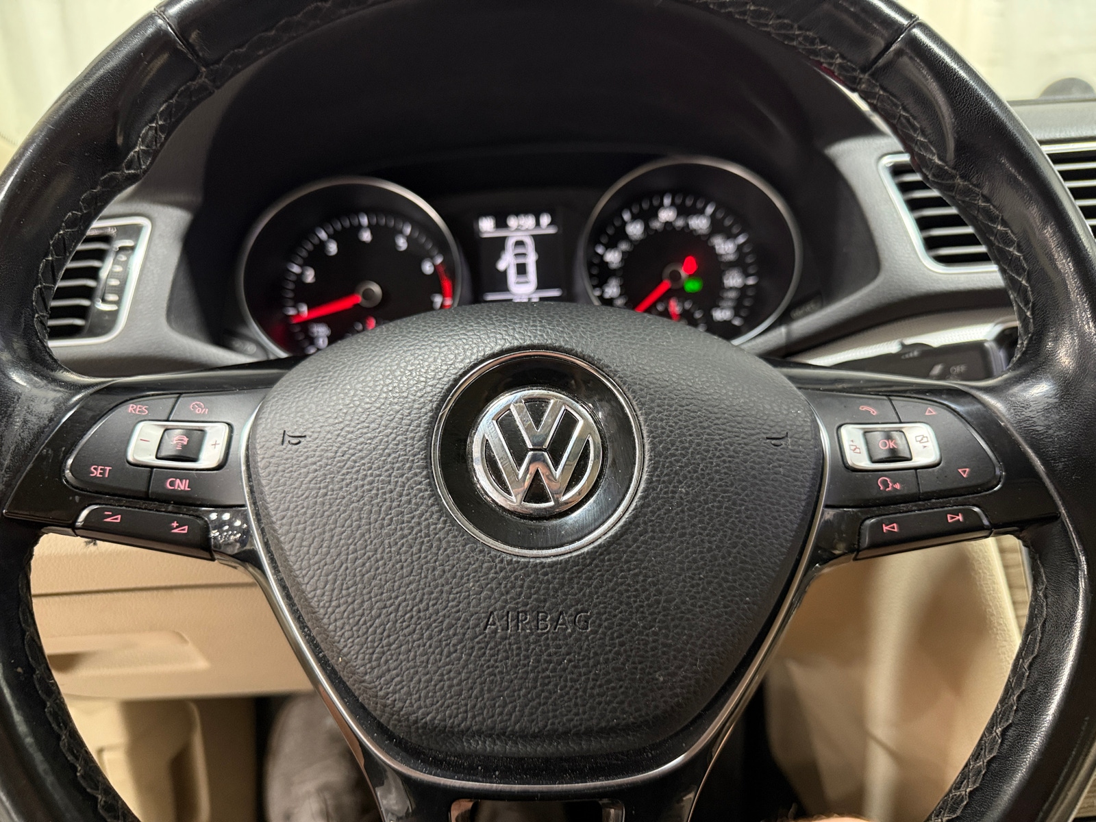 Thumbnail: 2018 Volkswagen Passat - 4