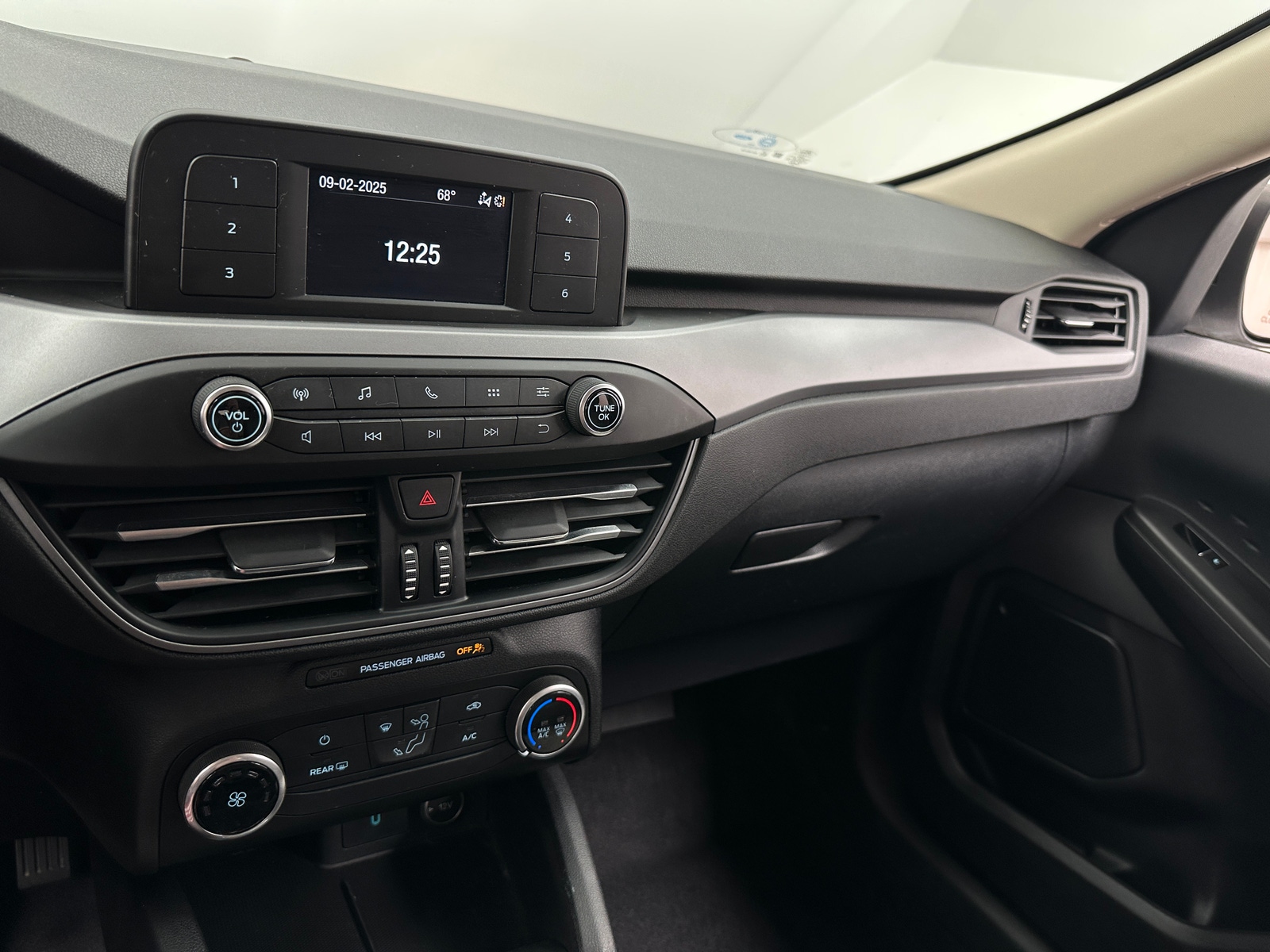 Thumbnail: 2020 Ford Escape - 4