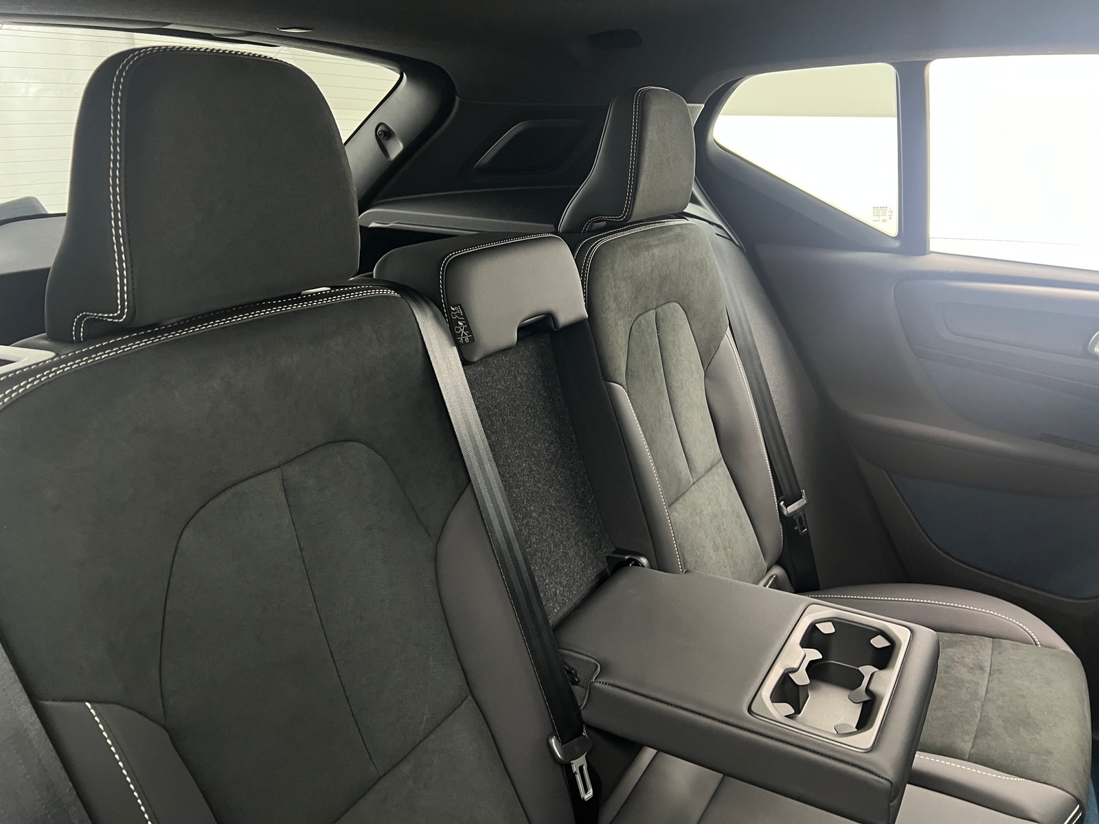 Thumbnail: 2023 Volvo XC40 - 6
