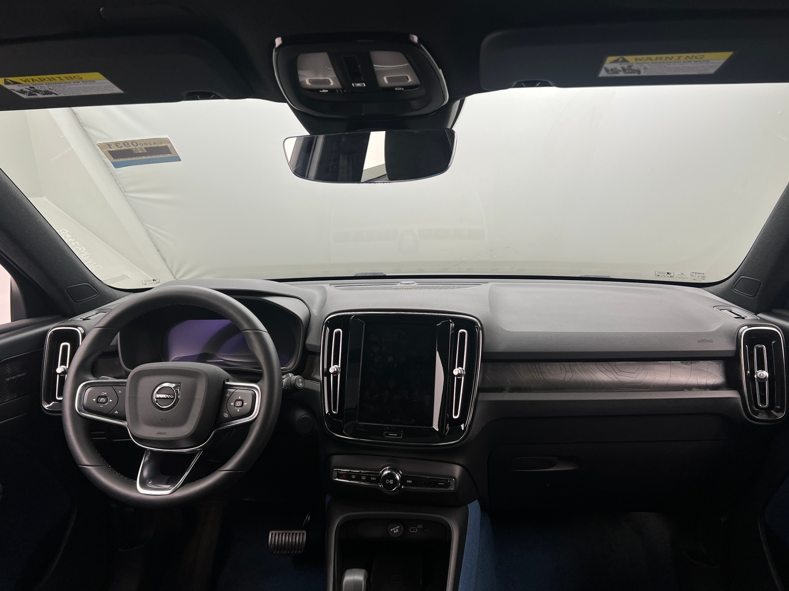 Thumbnail: 2023 Volvo XC40 - 3